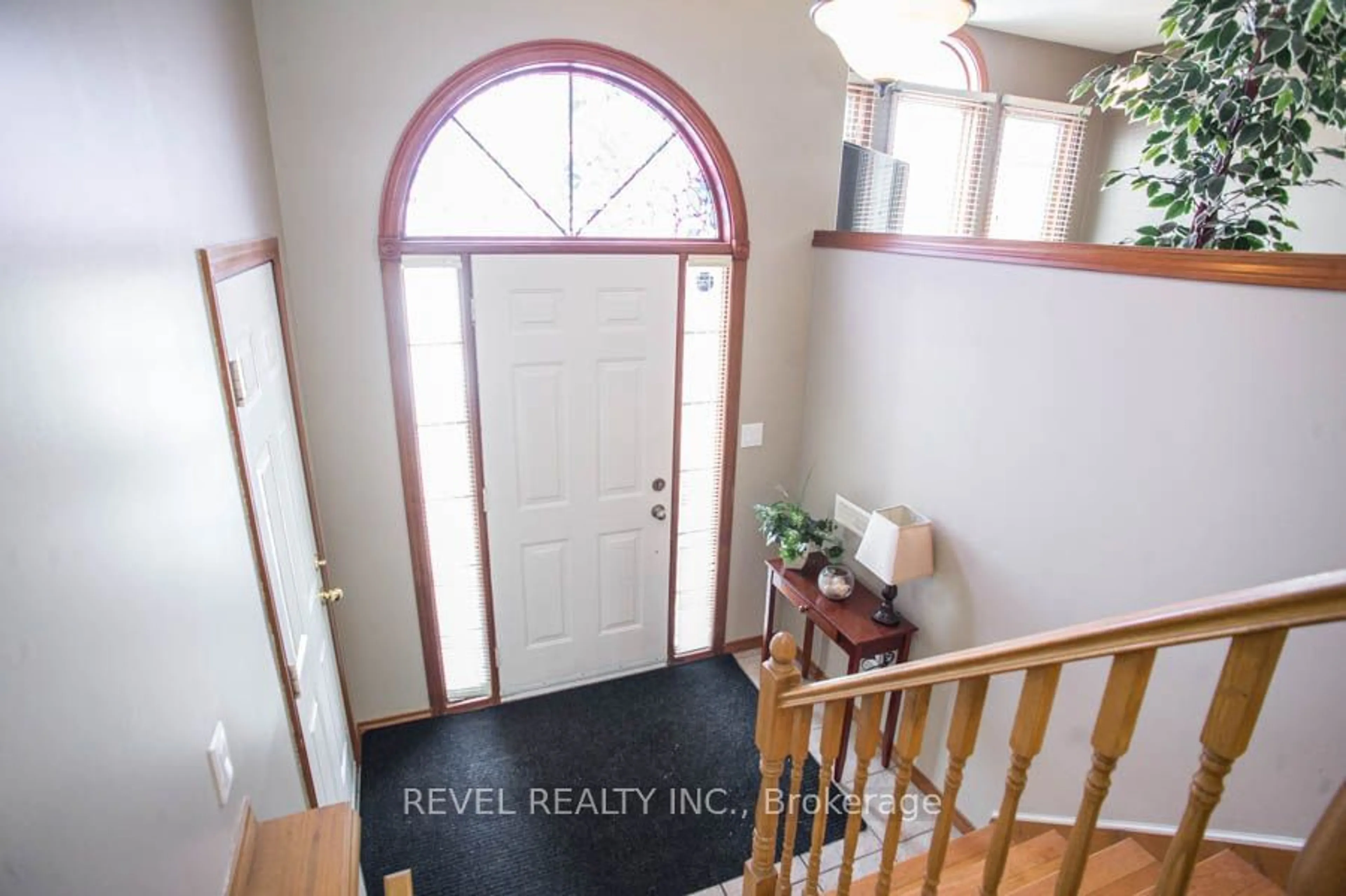 Indoor entryway for 23 Garner's Lane, Brantford Ontario N3T 6M4