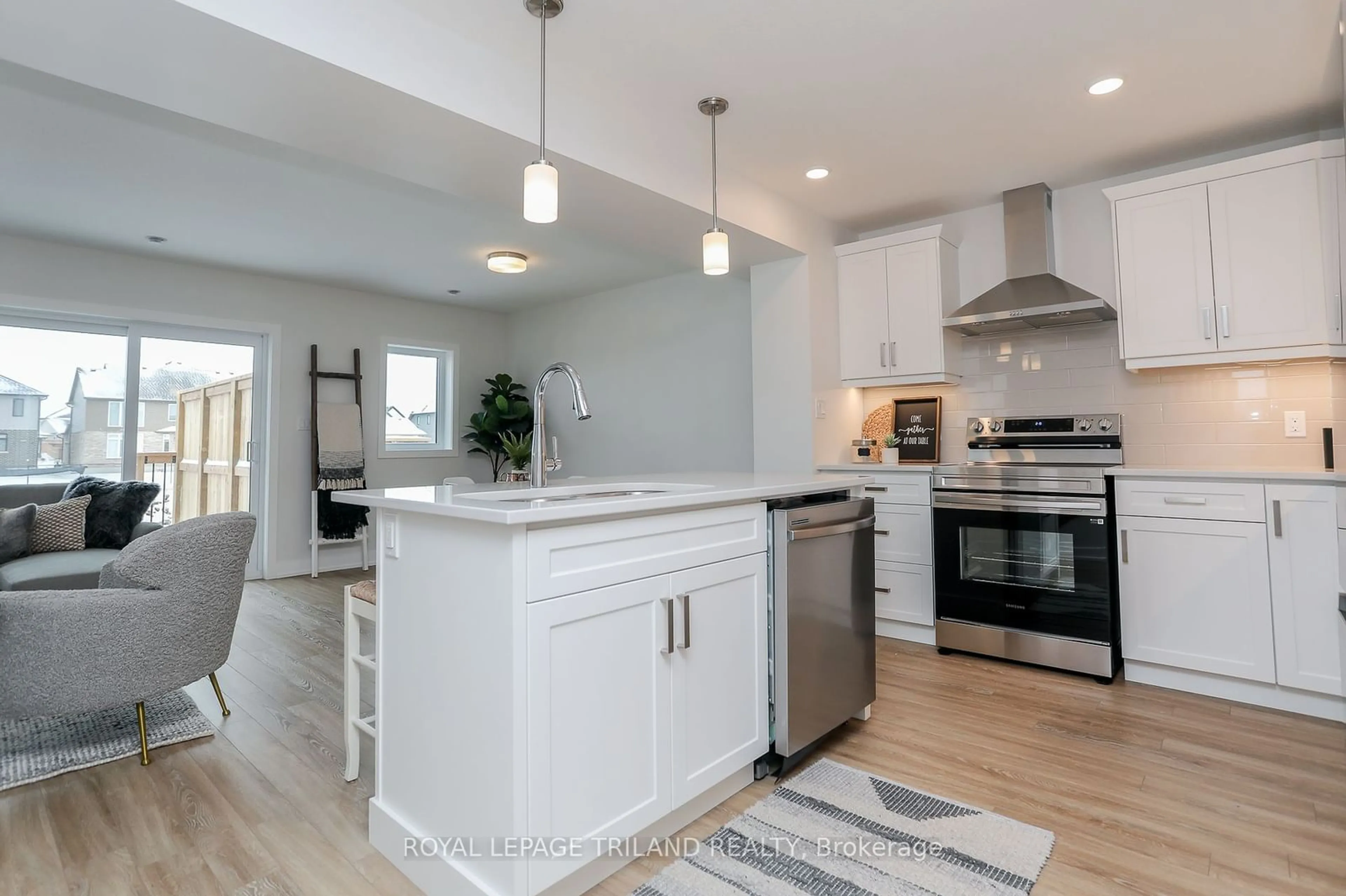 Open concept kitchen, unknown for 101 Empire Pkwy, St. Thomas Ontario N5R 0N4