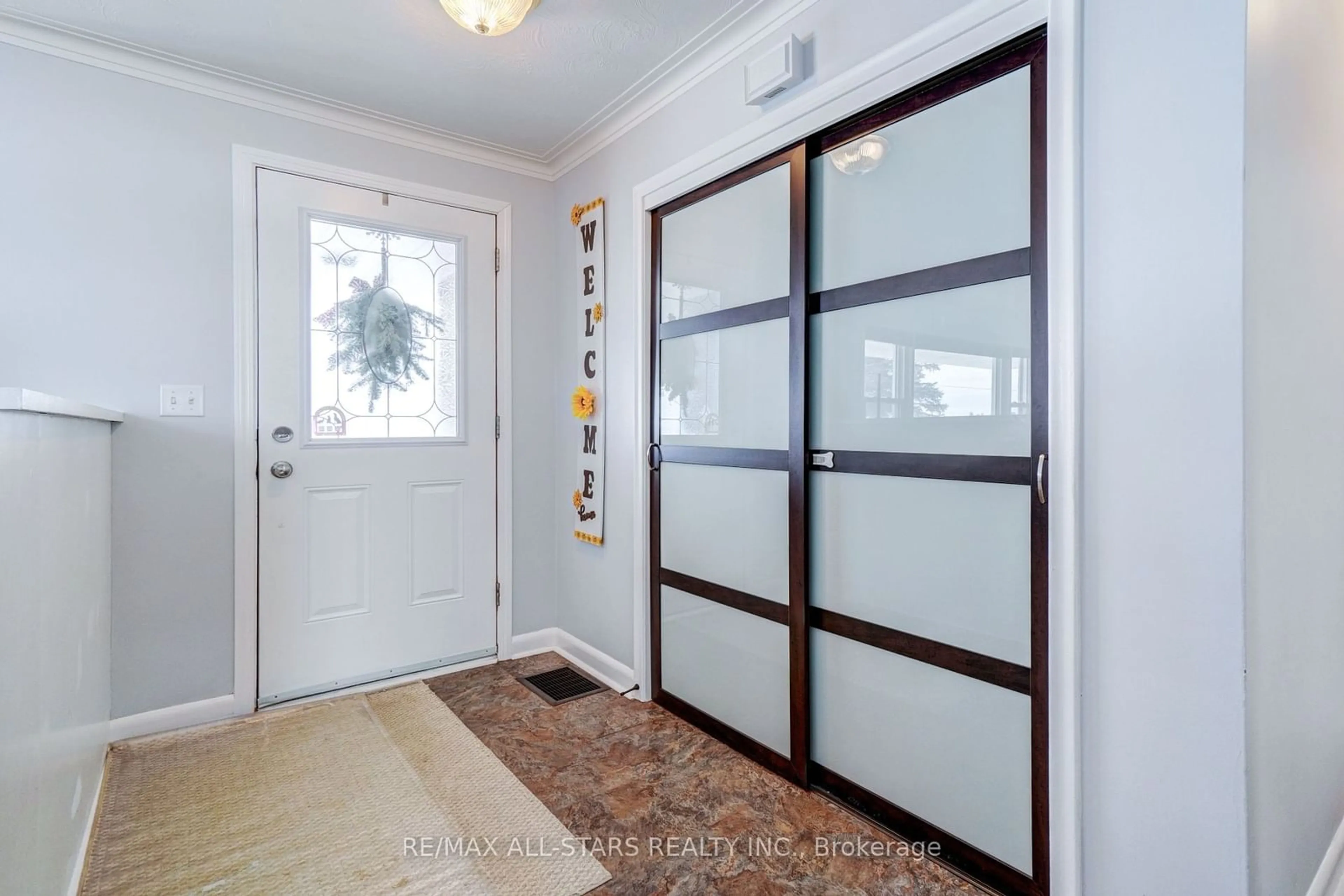 Indoor entryway for 904 Eldon Rd, Kawartha Lakes Ontario K0M 2M0