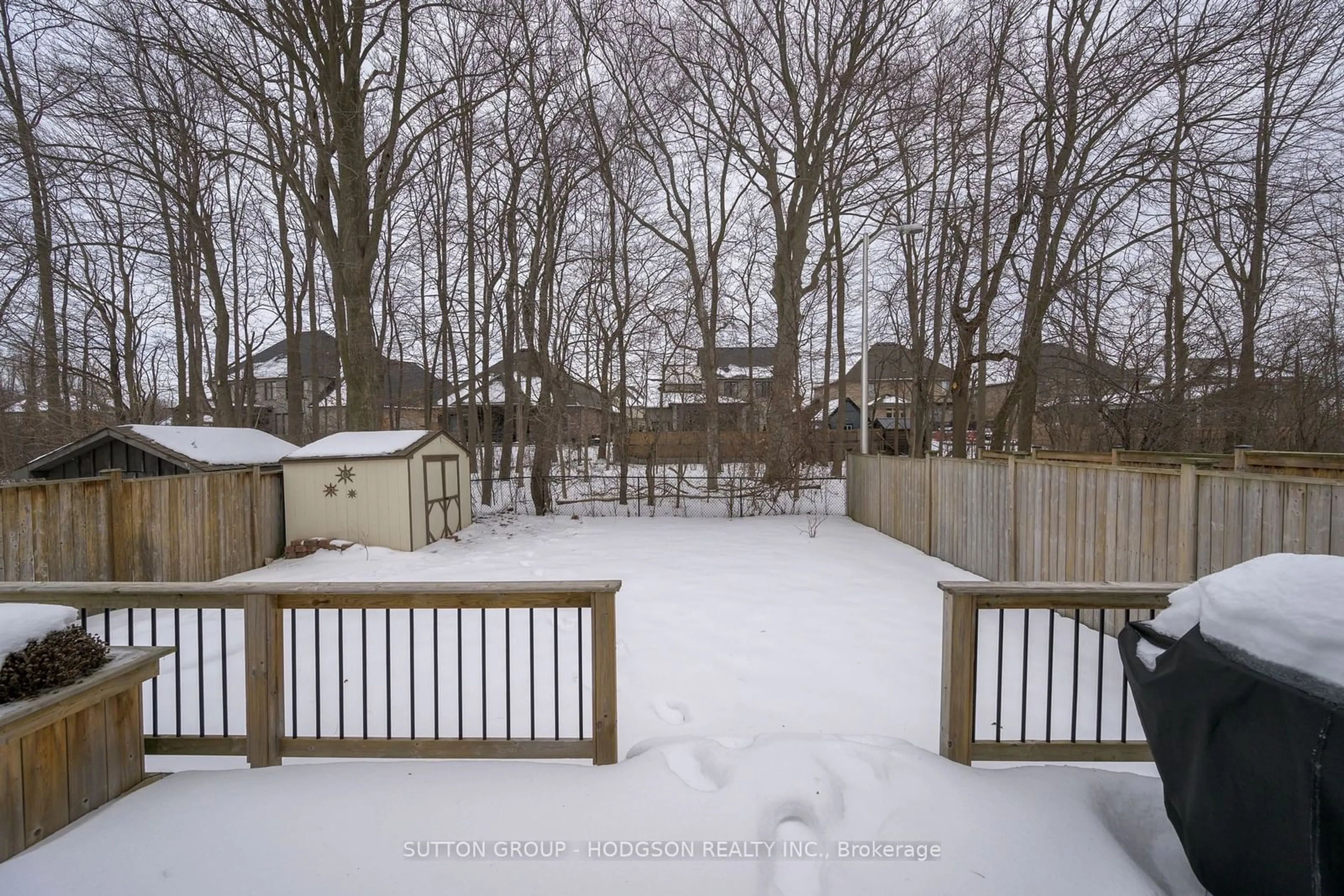 A pic from outside/outdoor area/front of a property/back of a property/a pic from drone, street for 1061 Foxcreek Rd, London Ontario N6G 0C9