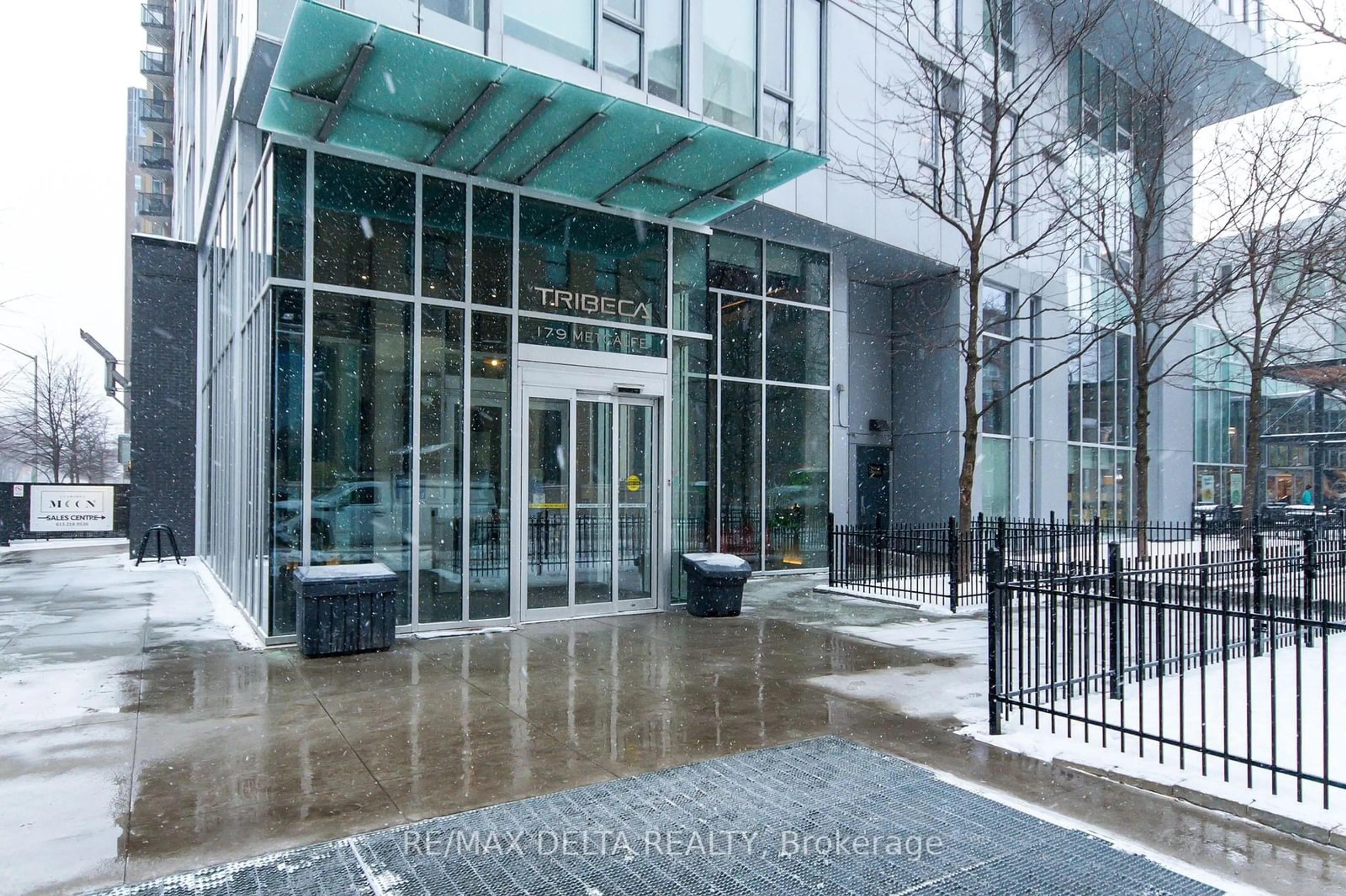 Indoor foyer for 179 Metcalfe St #905, Ottawa Centre Ontario K2P 0W1