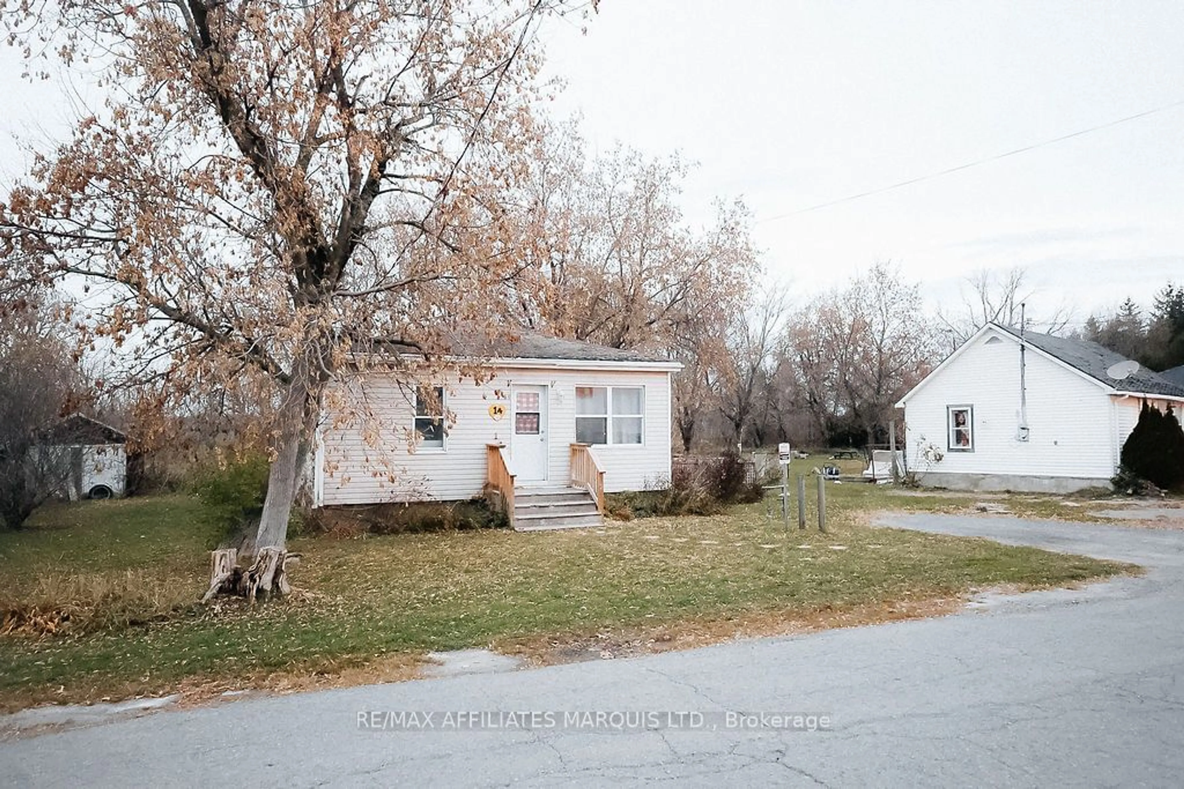 Blurry image for 14 Linsley St, North Glengarry Ontario K0C 1A0