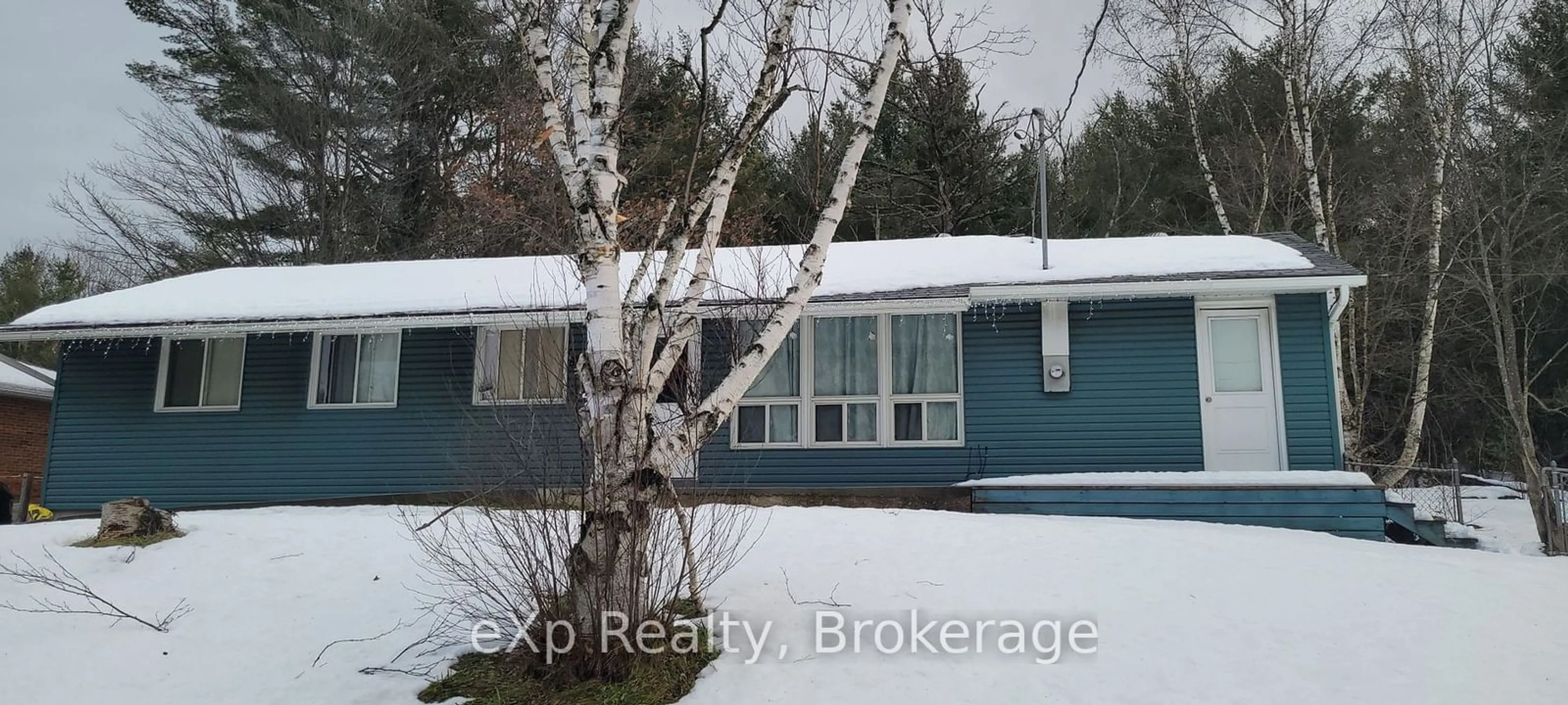 Blurry image for 105 Bowes St, Parry Sound Ontario P2A 2L8