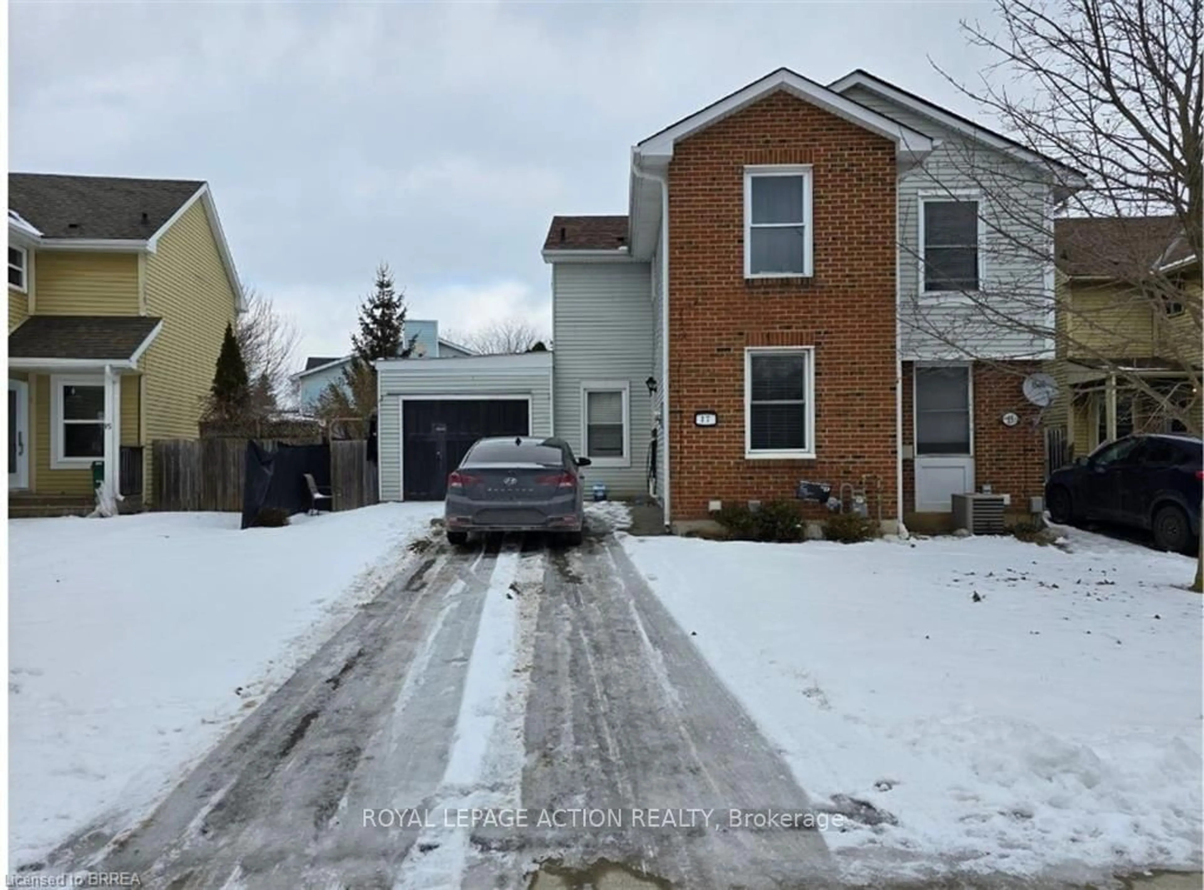 A pic from outside/outdoor area/front of a property/back of a property/a pic from drone, street for 17 Banbury Rd, Brantford Ontario N3P 1C9