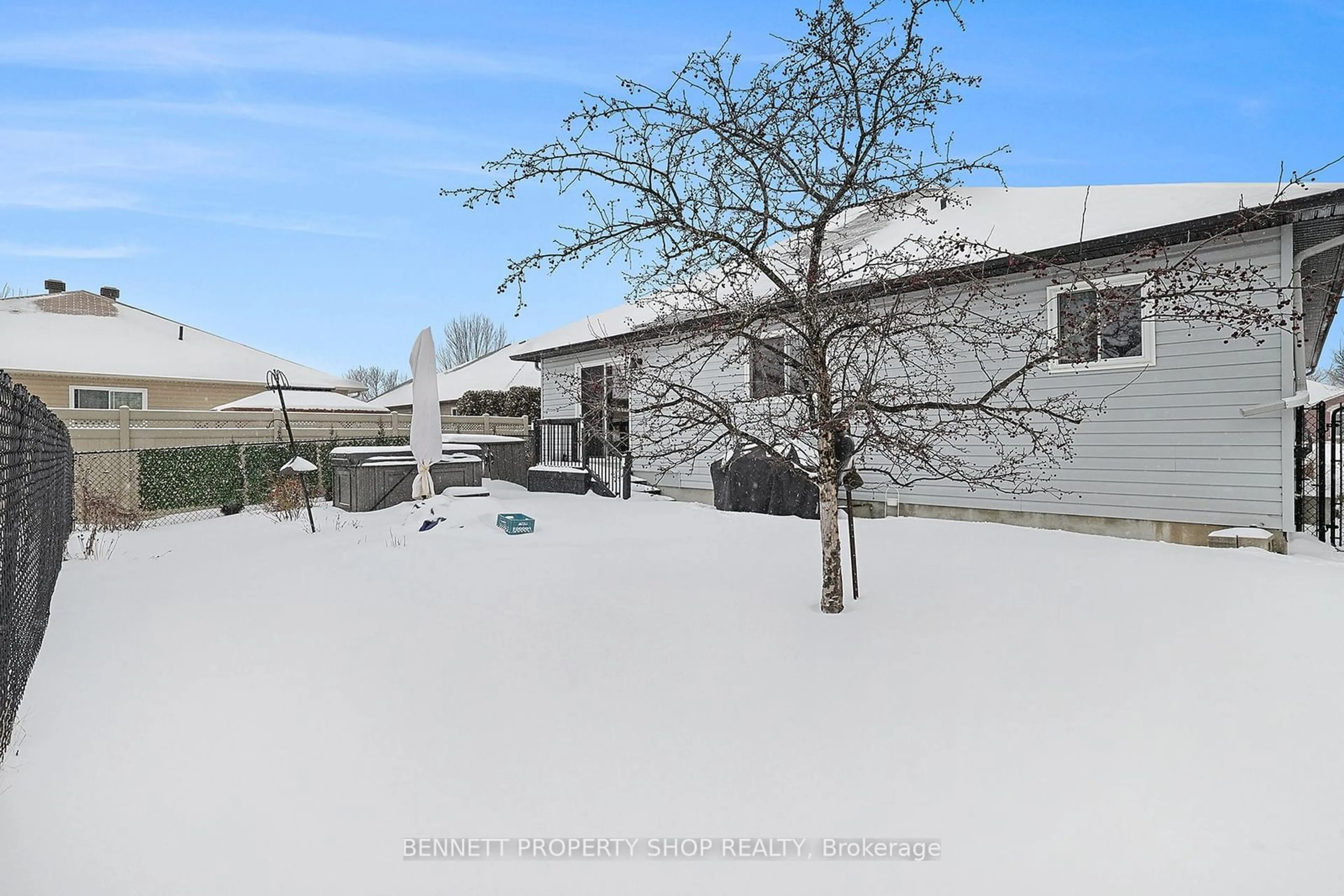 Unknown for 32 Johanna St, Almonte Ontario K0A 1A0