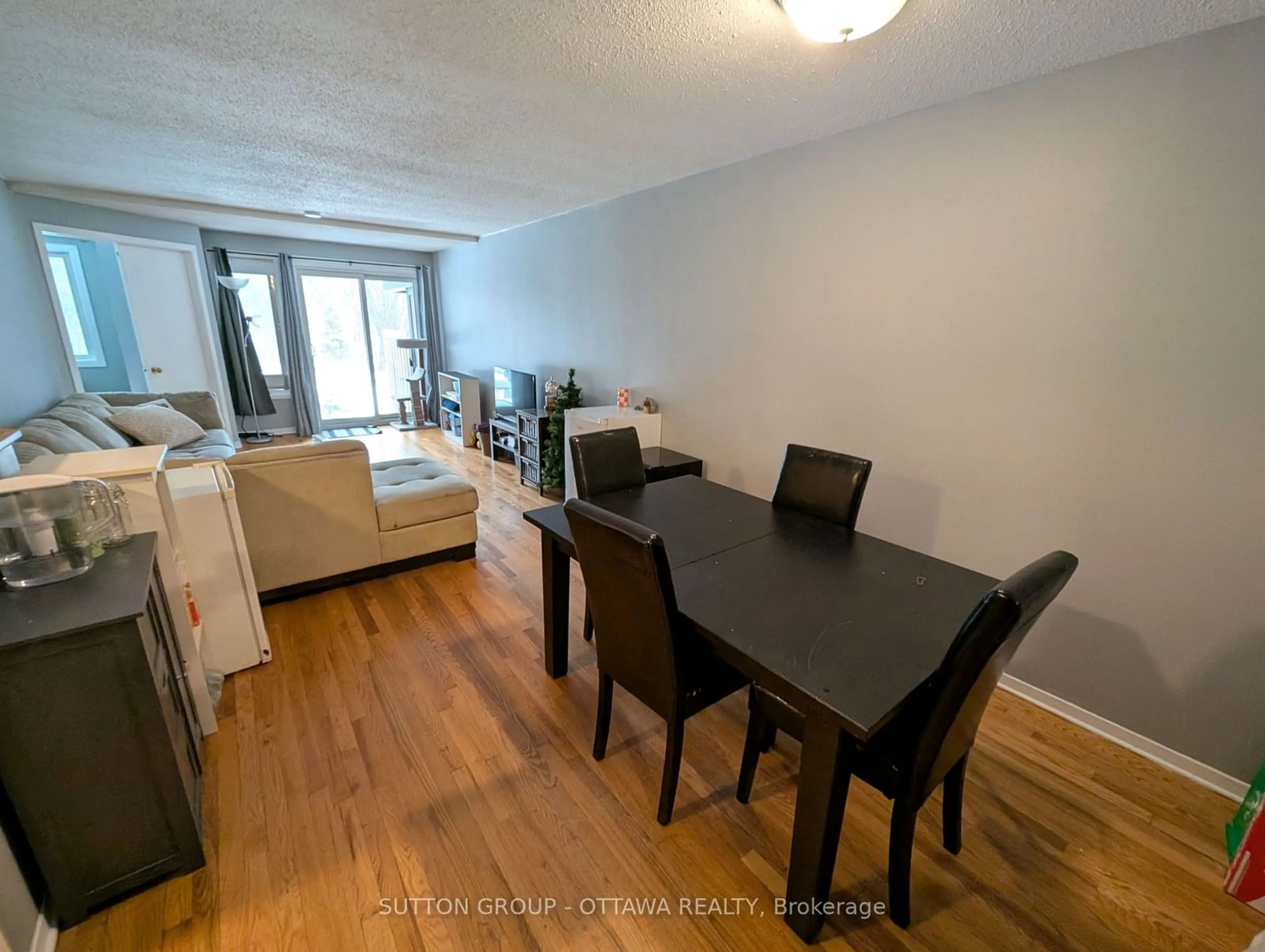 A pic of a room for 35 Robinson Ave #F, Lower Town - Sandy Hill Ontario K1N 8N8