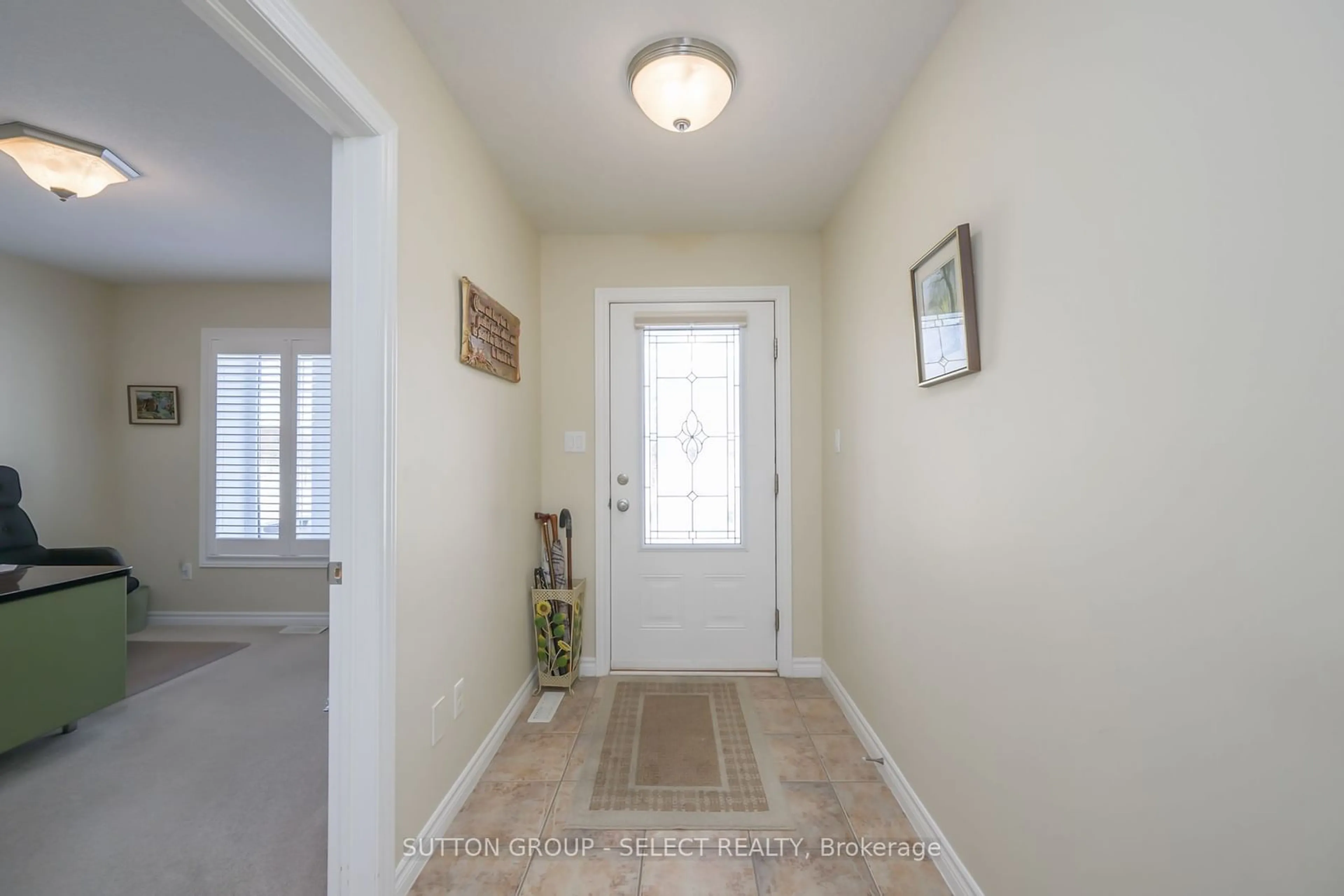 Indoor entryway for 2086 Denview Ave, London Ontario N6G 0J5