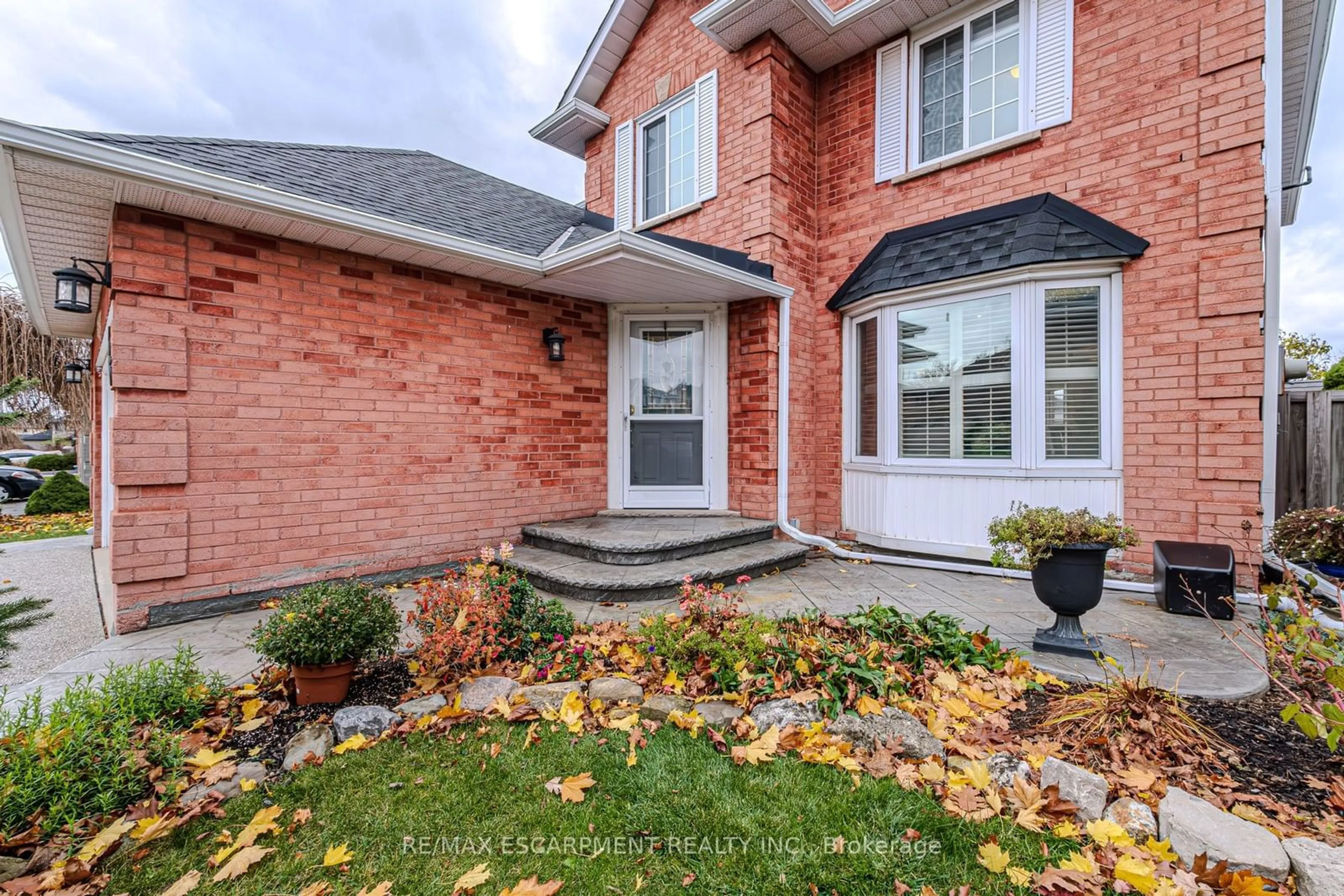 Home with brick exterior material, street for 106 Rushdale Dr, Hamilton Ontario L8W 2Z1