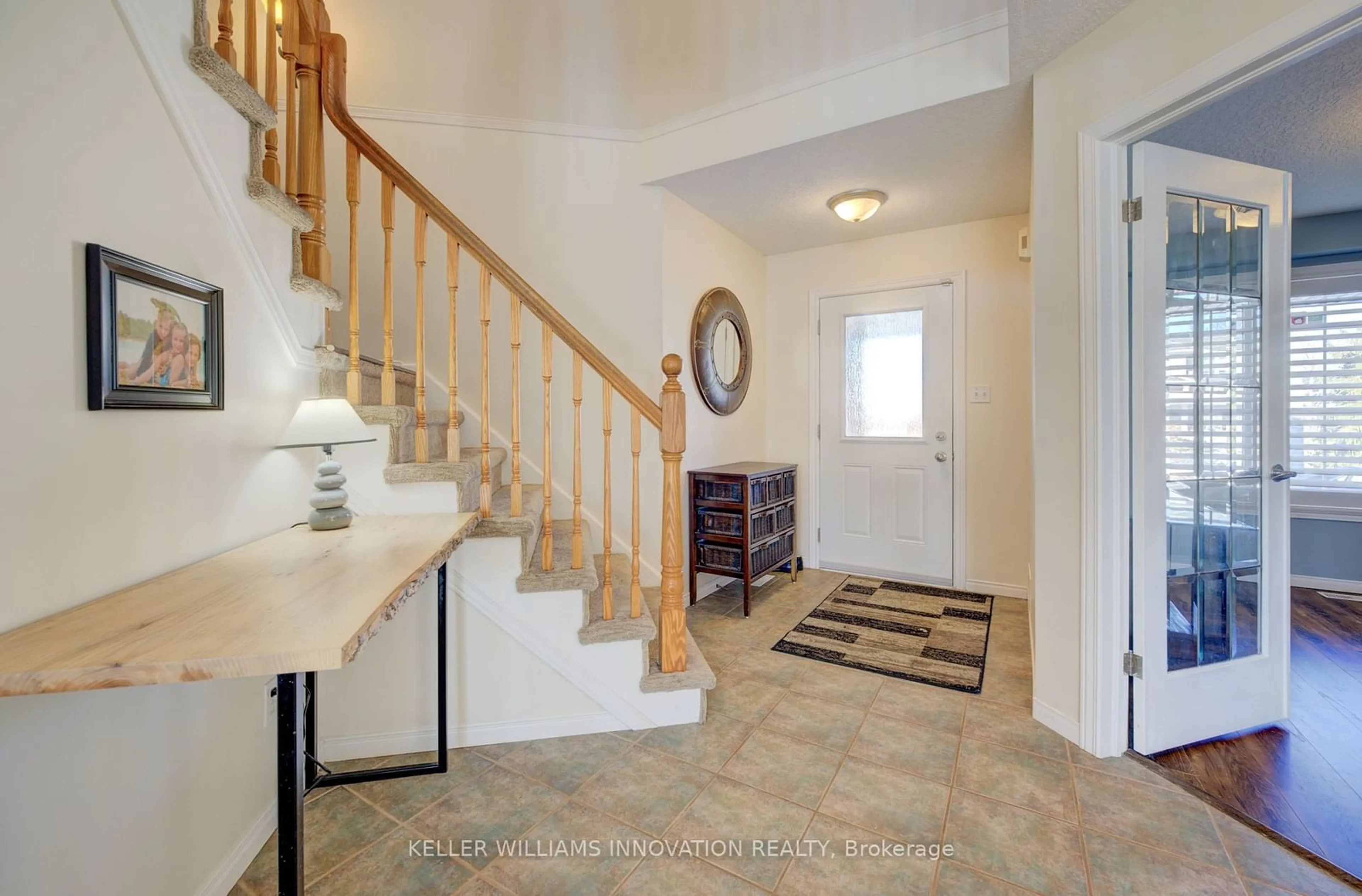 Indoor entryway for 37 Grey Oak Dr, Guelph Ontario N1L 1P3