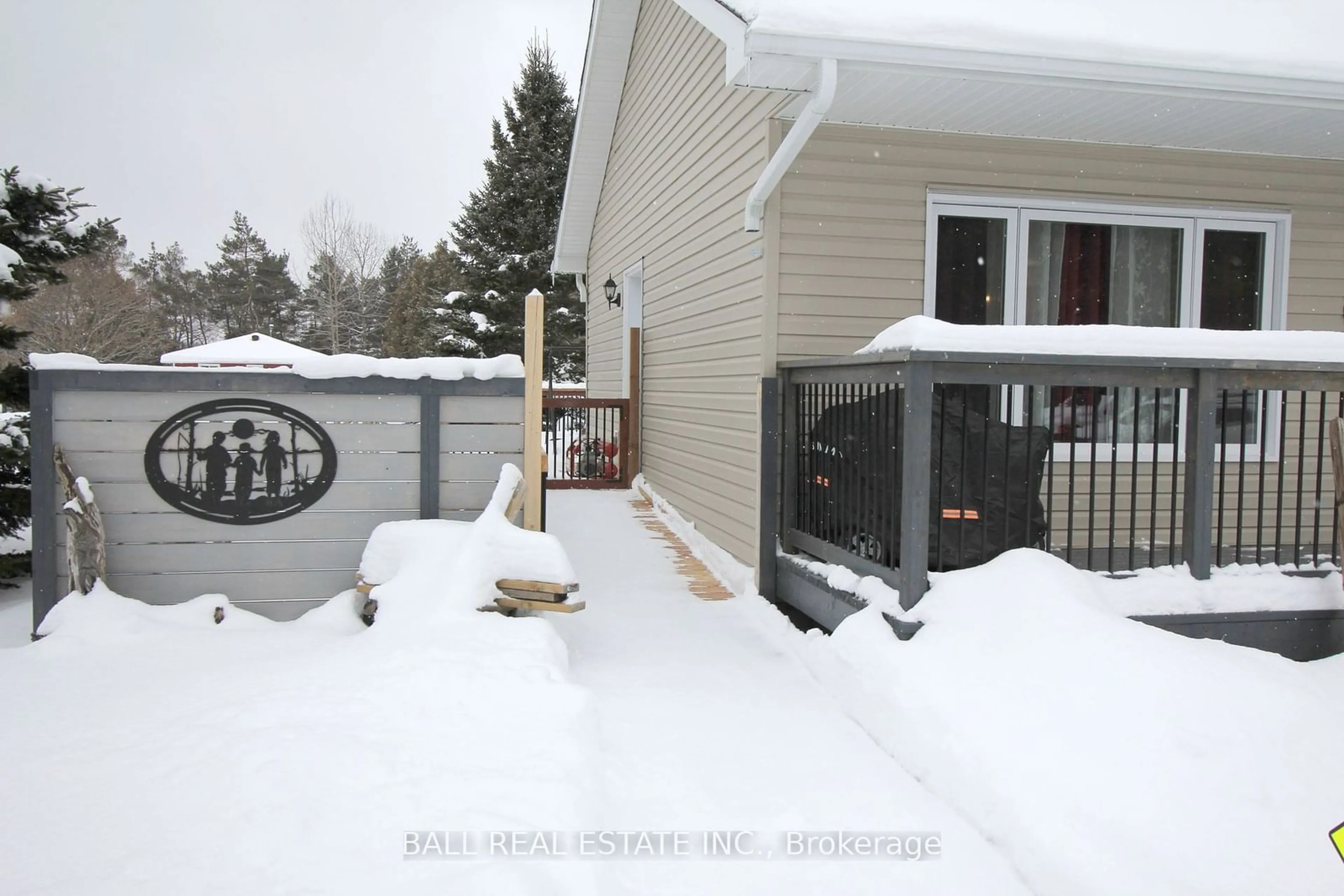 Patio, street for 41 Maxwell Settlement Rd, Bancroft Ontario K0L 1C0