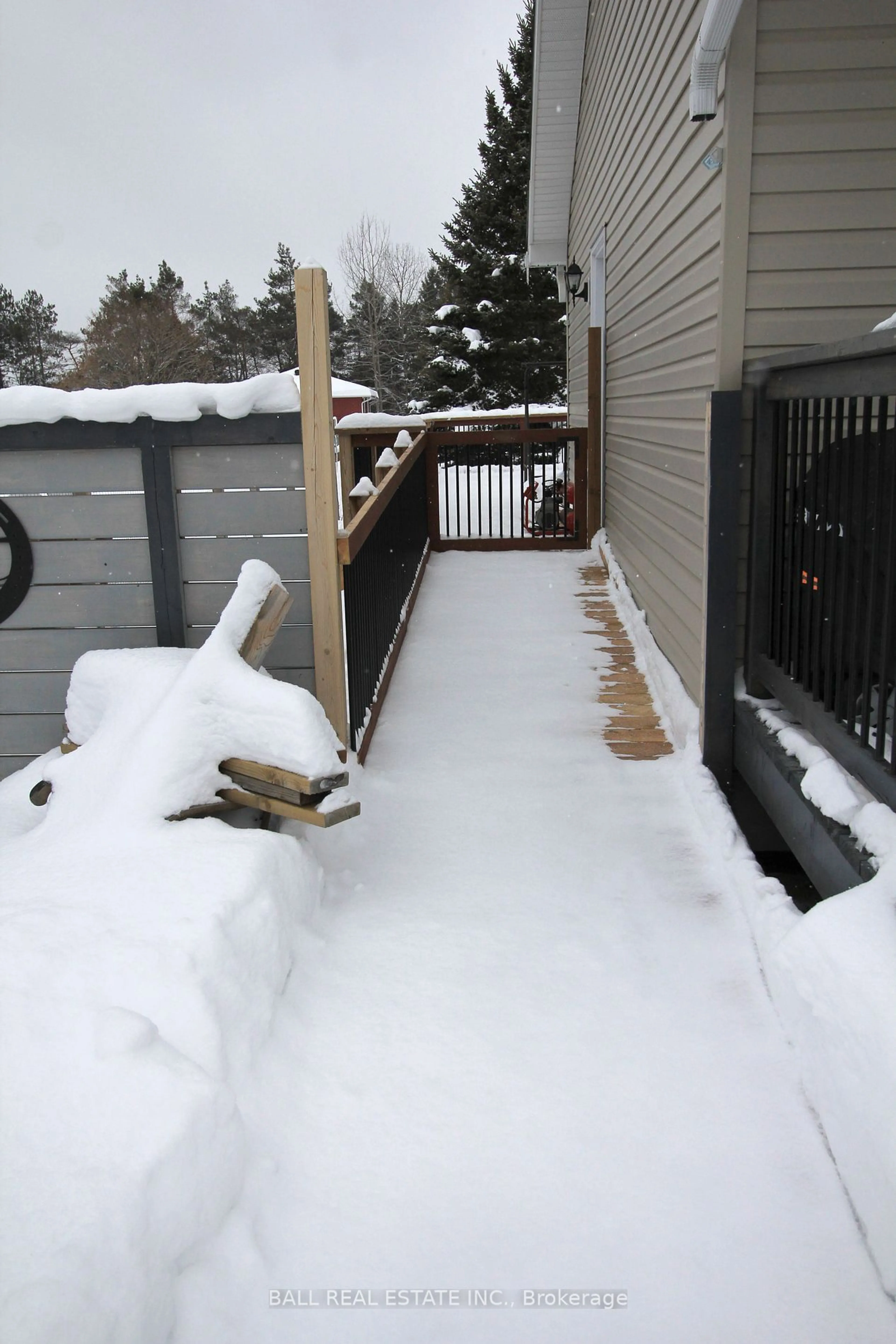 Patio, street for 41 Maxwell Settlement Rd, Bancroft Ontario K0L 1C0