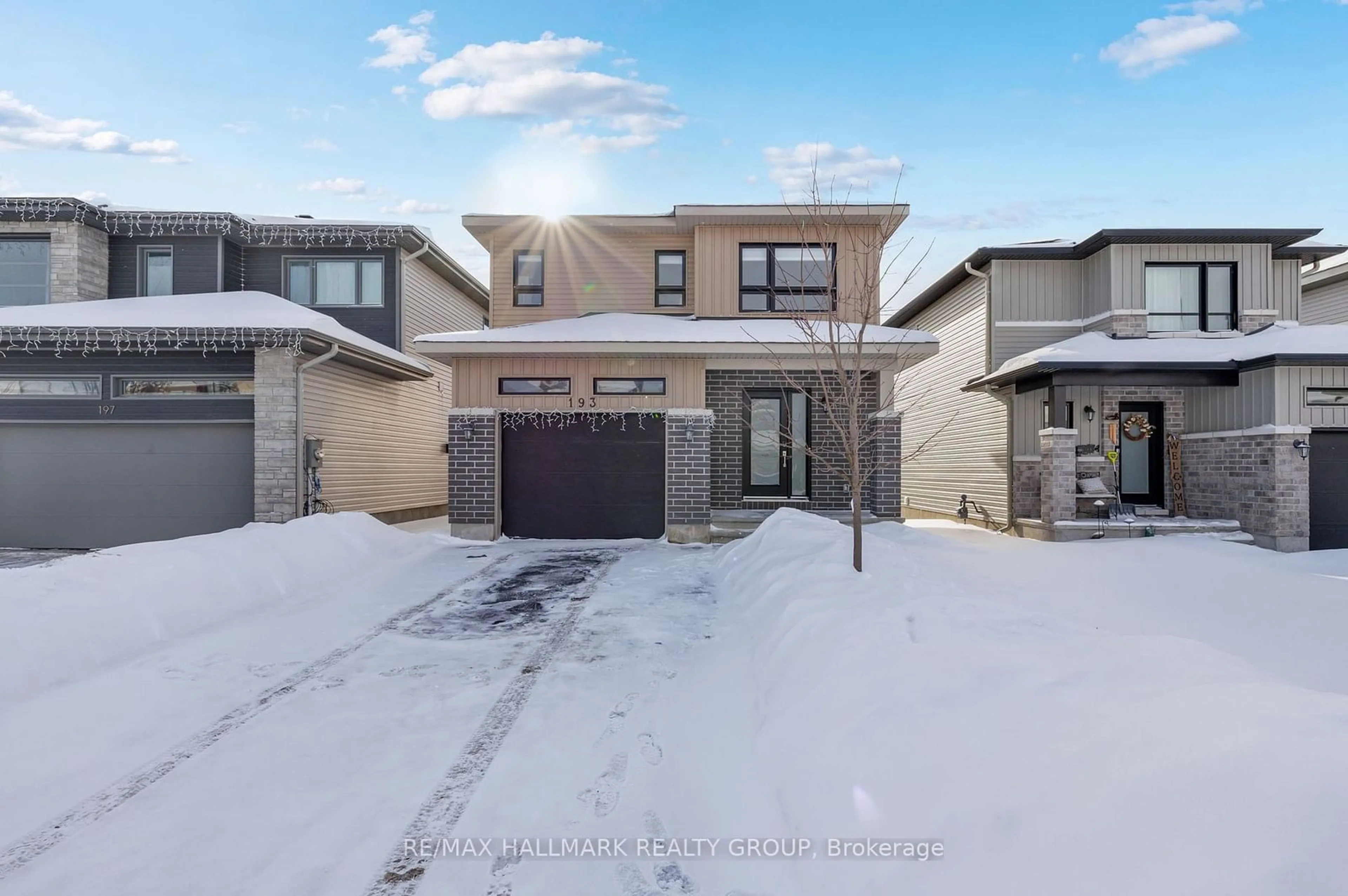 A pic from outside/outdoor area/front of a property/back of a property/a pic from drone, street for 193 ONYX Cres, Clarence-Rockland Ontario K4K 0H5