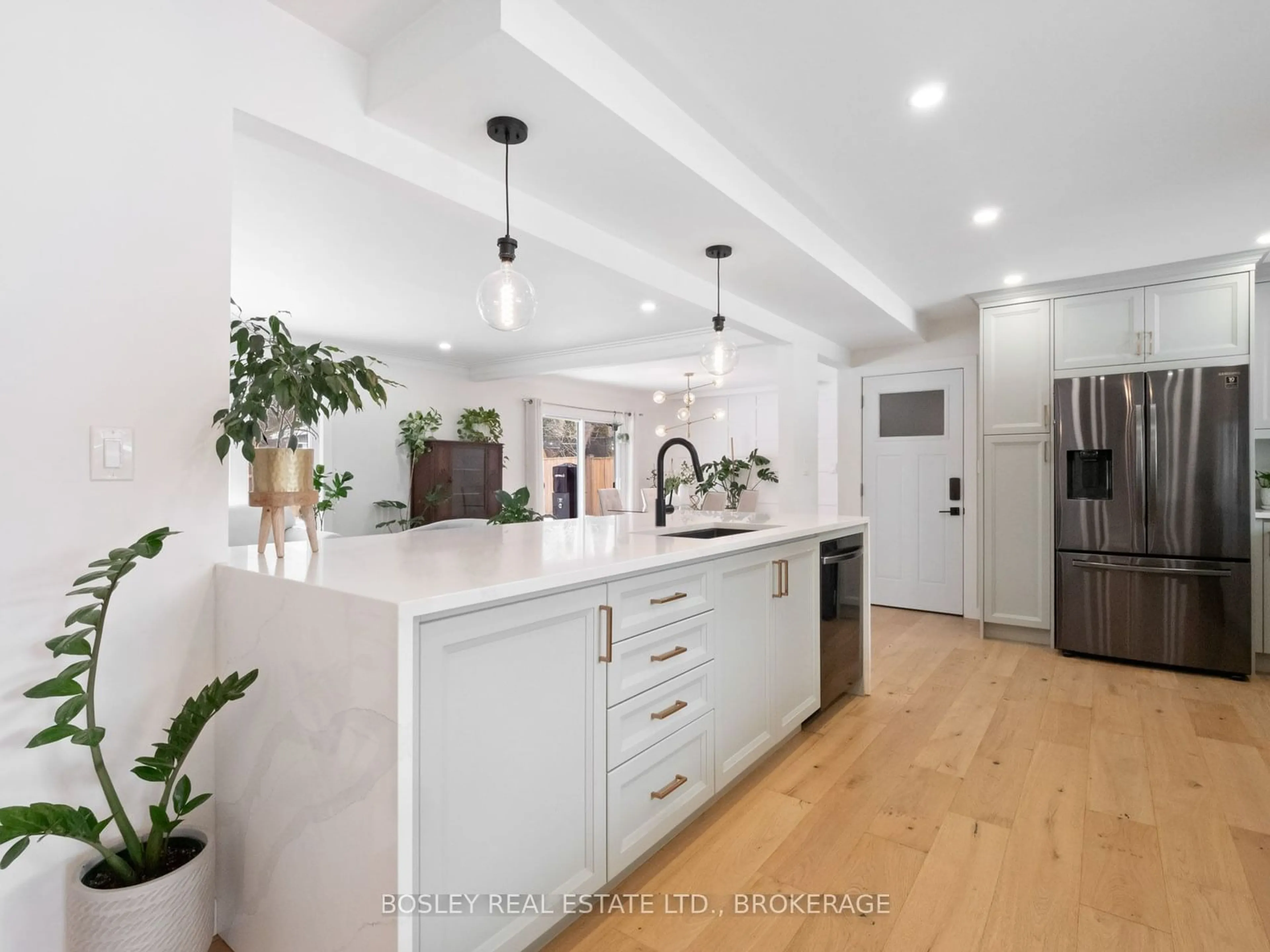 Open concept kitchen, unknown for 11 Marwood Circ, St. Catharines Ontario L2T 1Z4