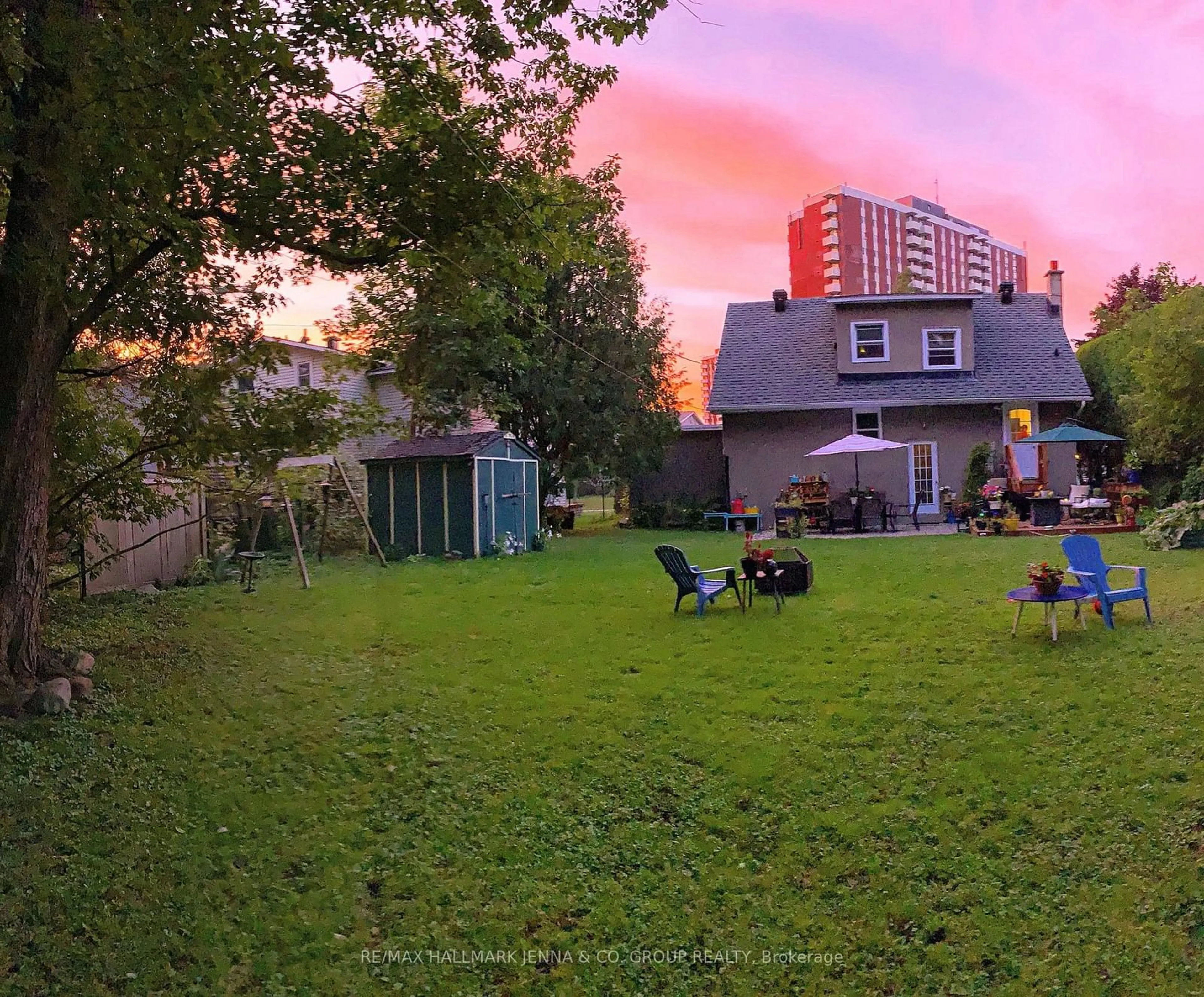 A pic from outside/outdoor area/front of a property/back of a property/a pic from drone, street for 524 Neighbourhood Way, Alta Vista and Area Ontario K1G 0J2