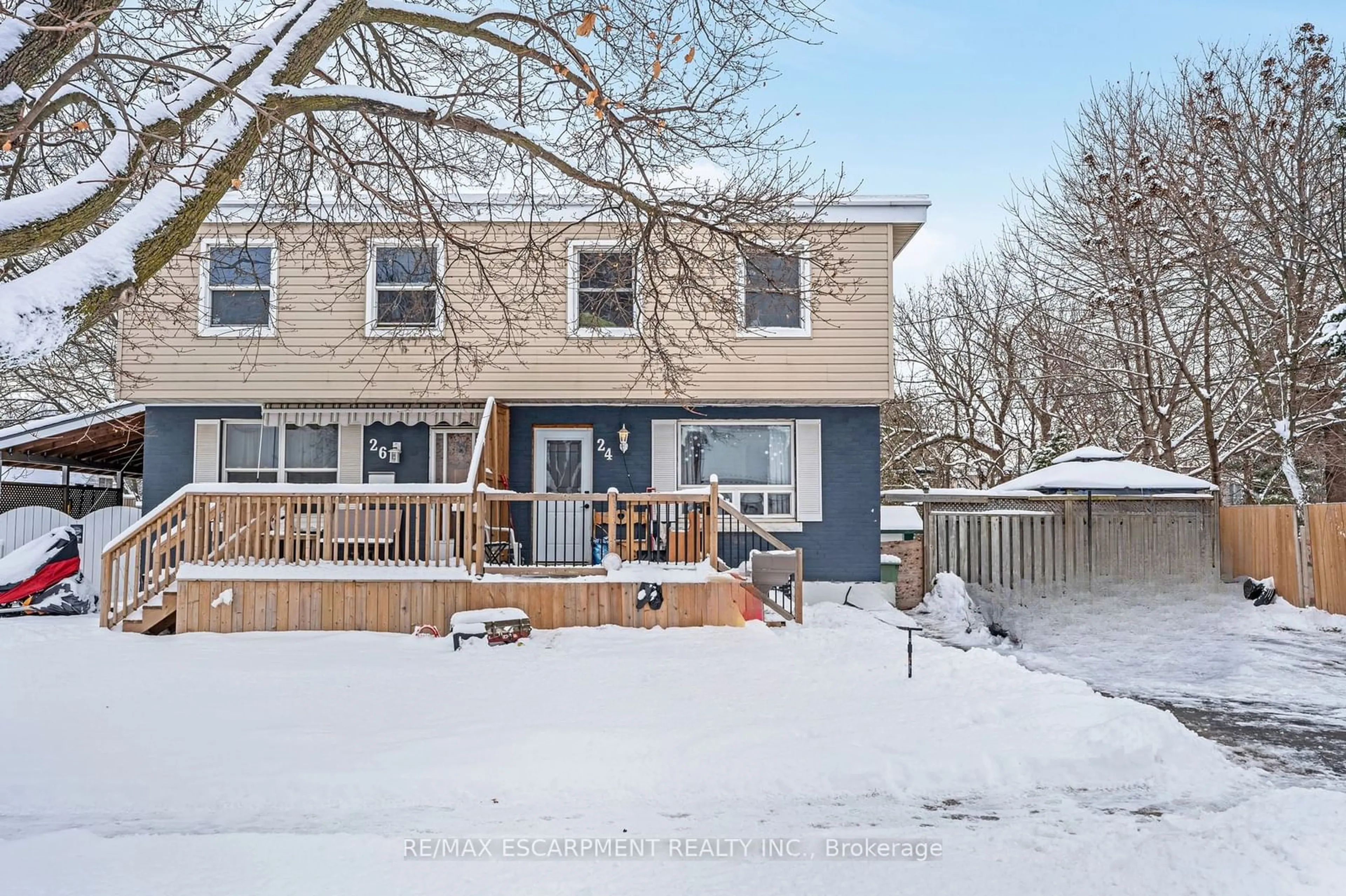 A pic from outside/outdoor area/front of a property/back of a property/a pic from drone, street for 24 Eaton Pl, Hamilton Ontario L8H 1N7