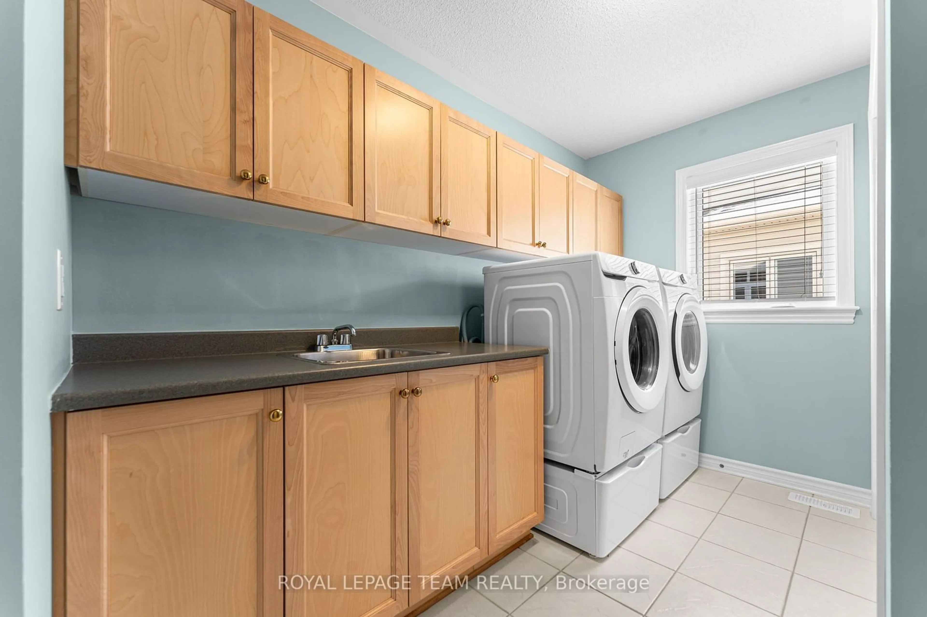 Laundry room for 90 Osprey Cres, Kanata Ontario K2M 2Z8