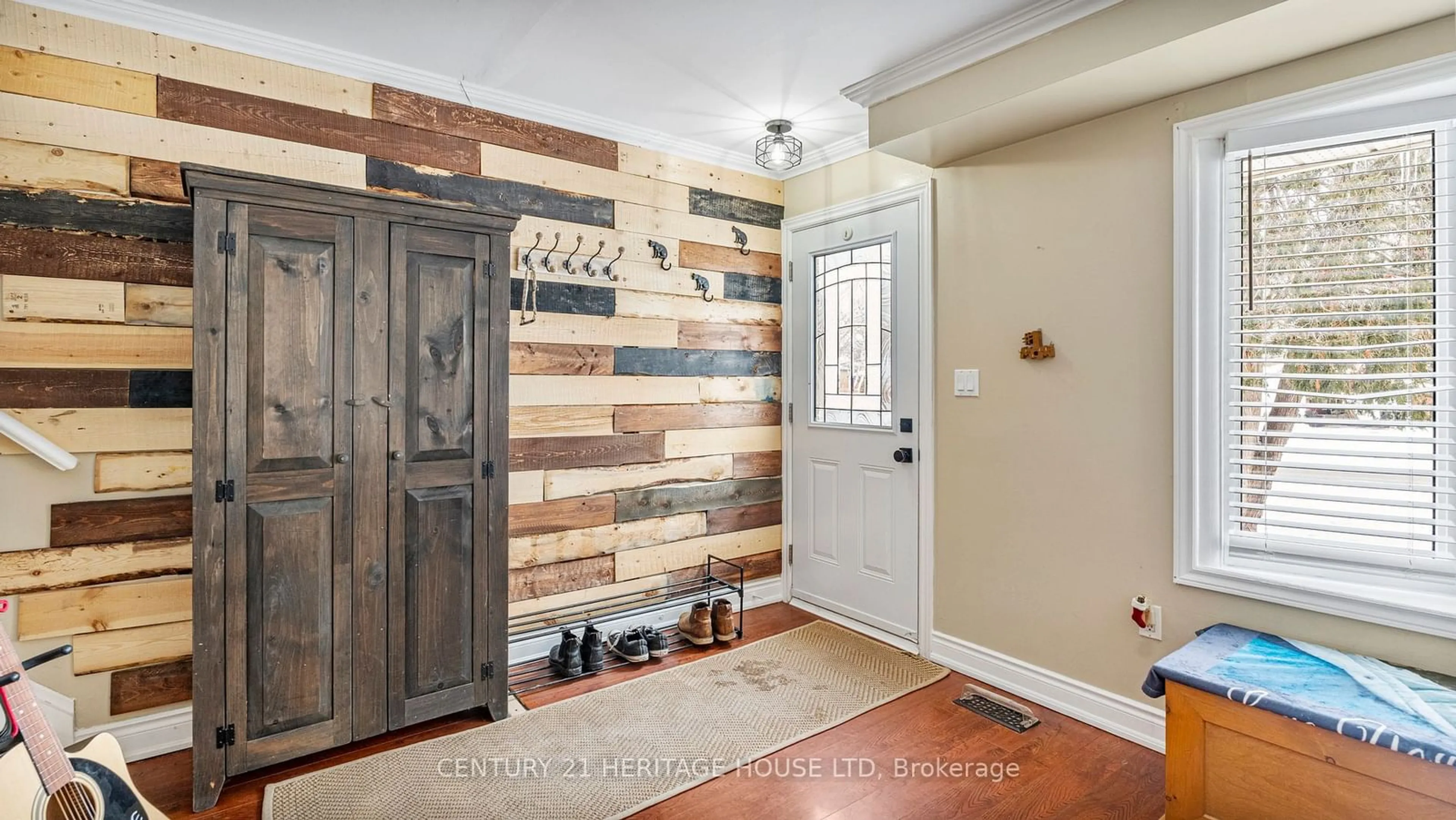 Indoor entryway for 76 Bee St, Woodstock Ontario N4S 3Z3