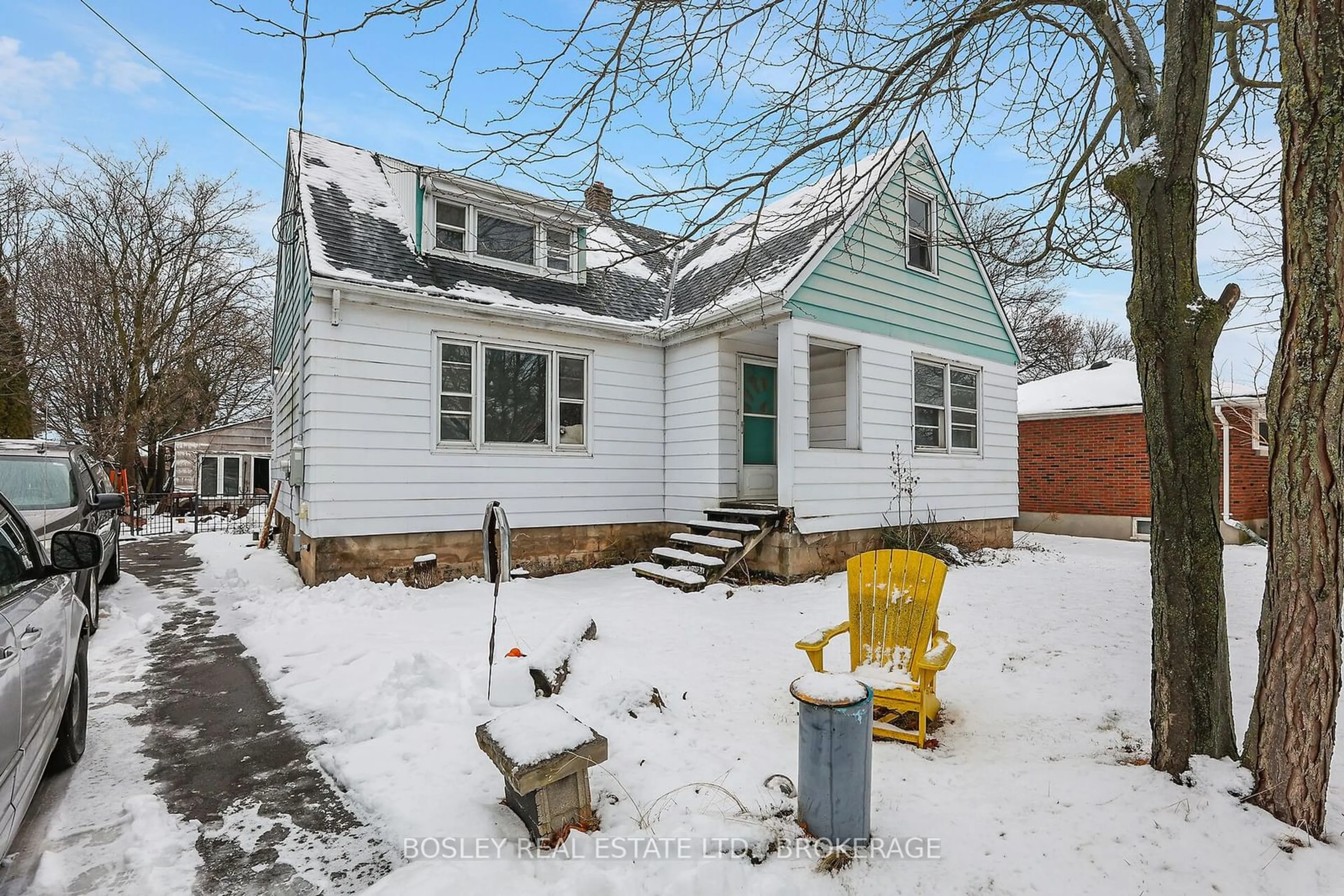 A pic from outside/outdoor area/front of a property/back of a property/a pic from drone, street for 1437 Niagara Stone Rd, Niagara-on-the-Lake Ontario L0S 1T0