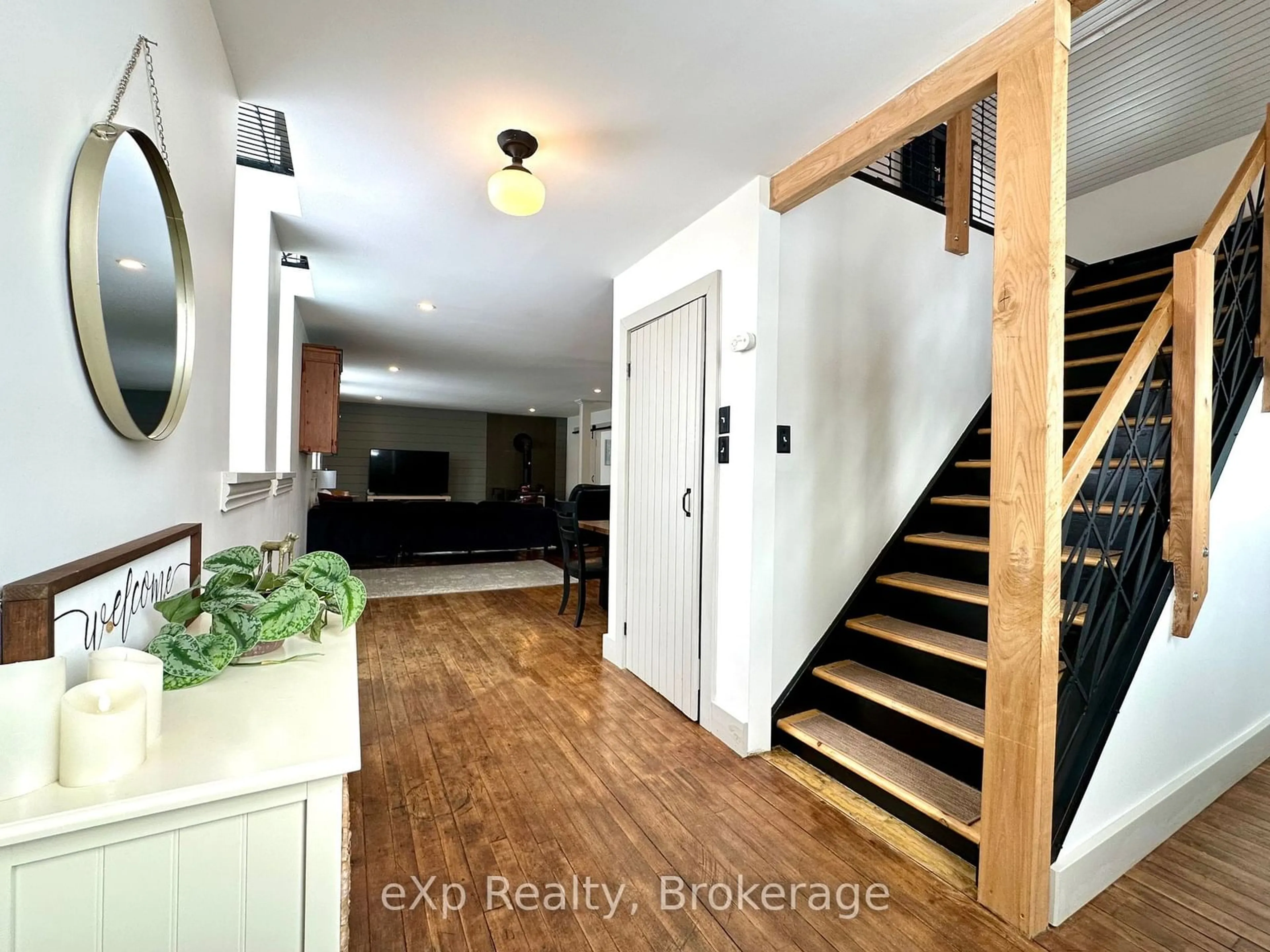 Indoor entryway for 2548 Bruce  Road 3, Brockton Ontario N0G 2N0