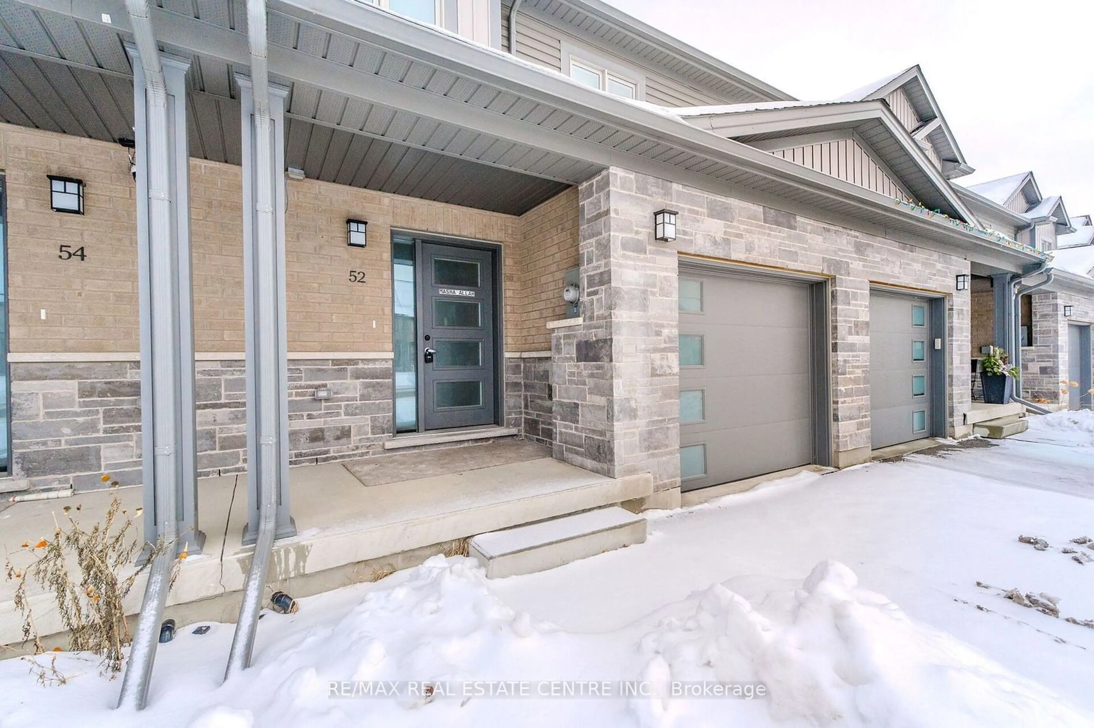 Indoor entryway for 52 Munch Ave, Cambridge Ontario N1R 0B9