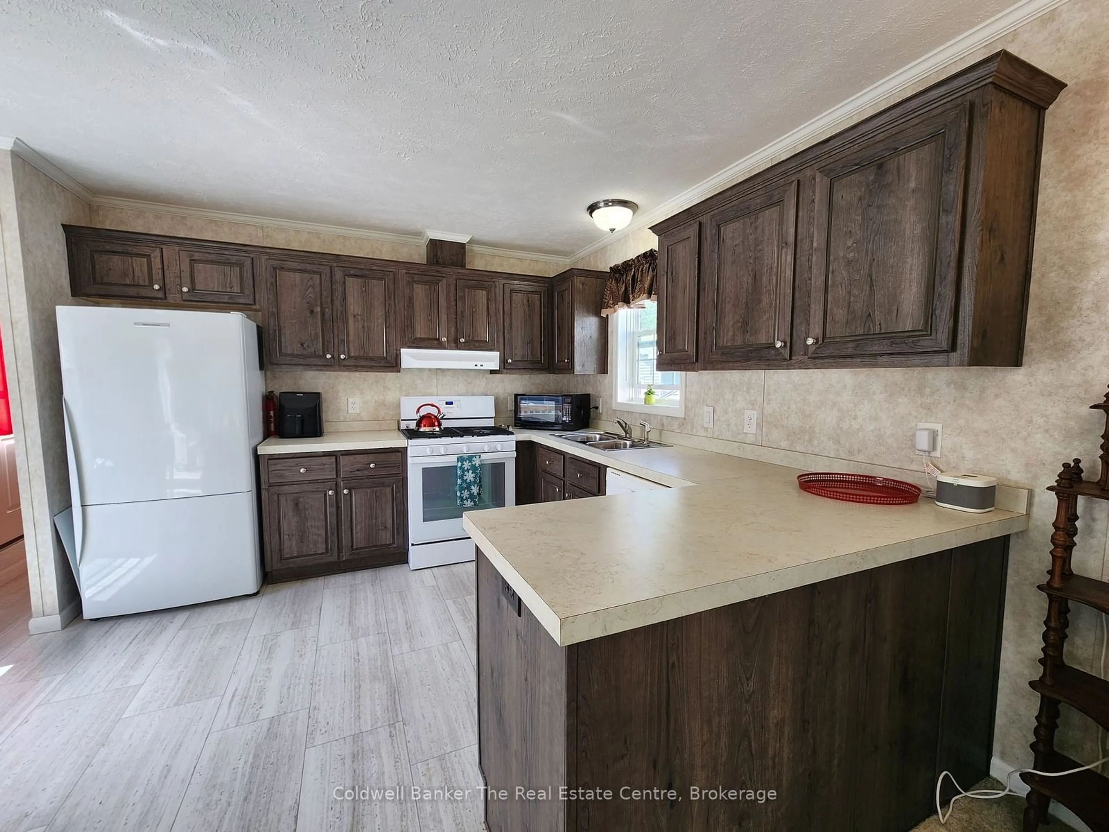 Open concept kitchen, unknown for 1007 Racoon Rd #60, Gravenhurst Ontario P1P 1R1