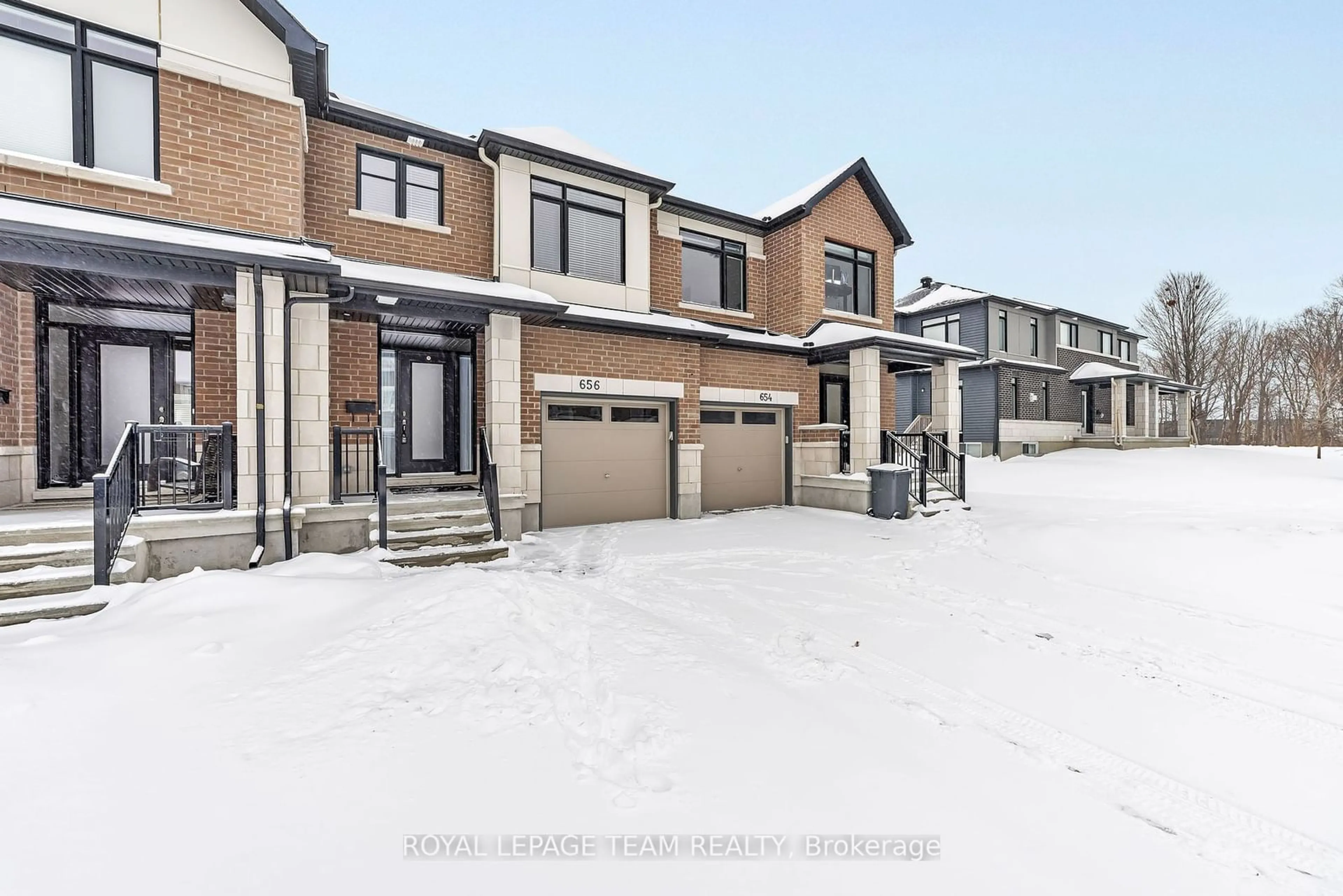 A pic from outside/outdoor area/front of a property/back of a property/a pic from drone, street for 656 Putney Cres, Stittsville - Munster - Richmond Ontario K2S 2N7