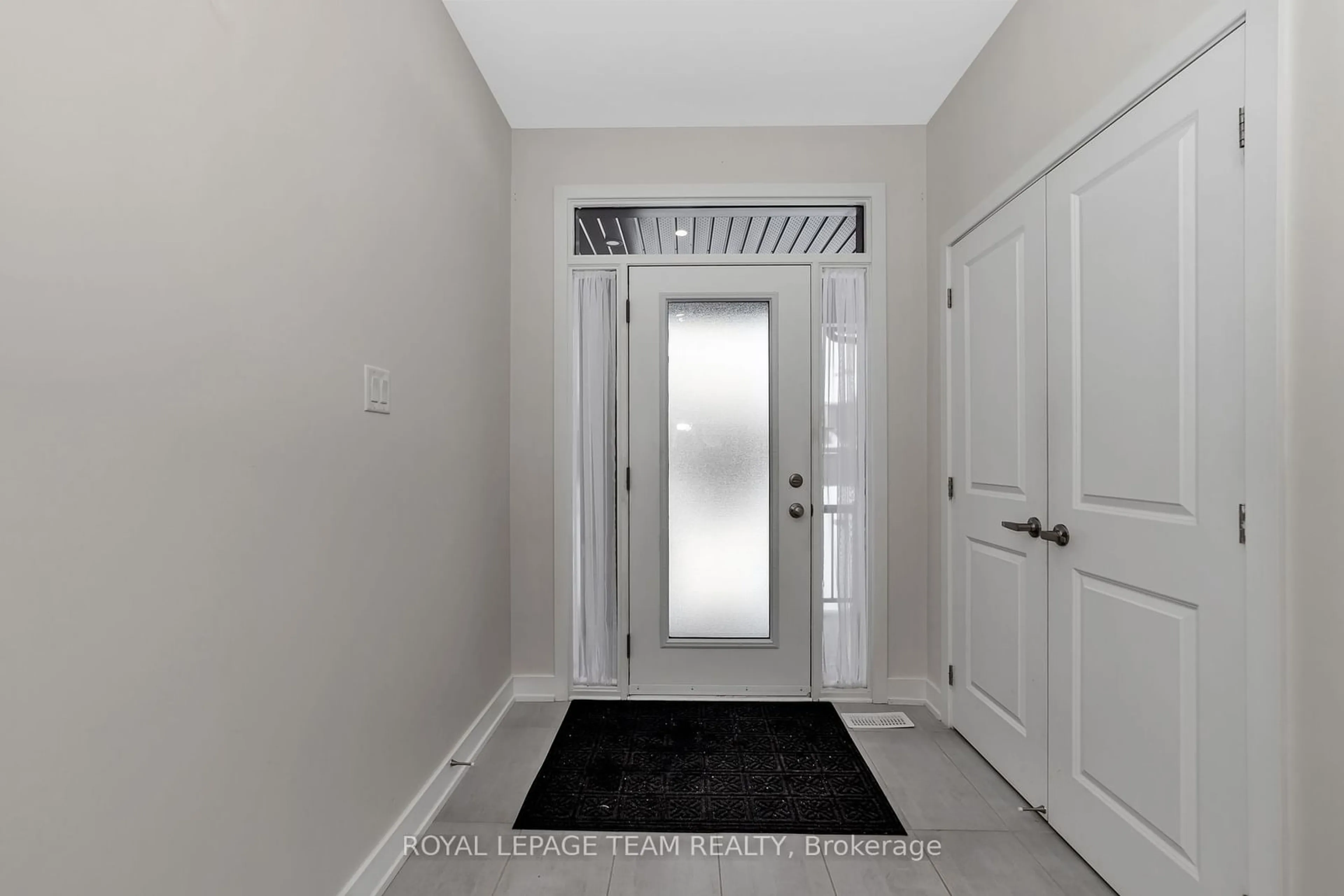 Indoor entryway for 656 Putney Cres, Stittsville - Munster - Richmond Ontario K2S 2N7