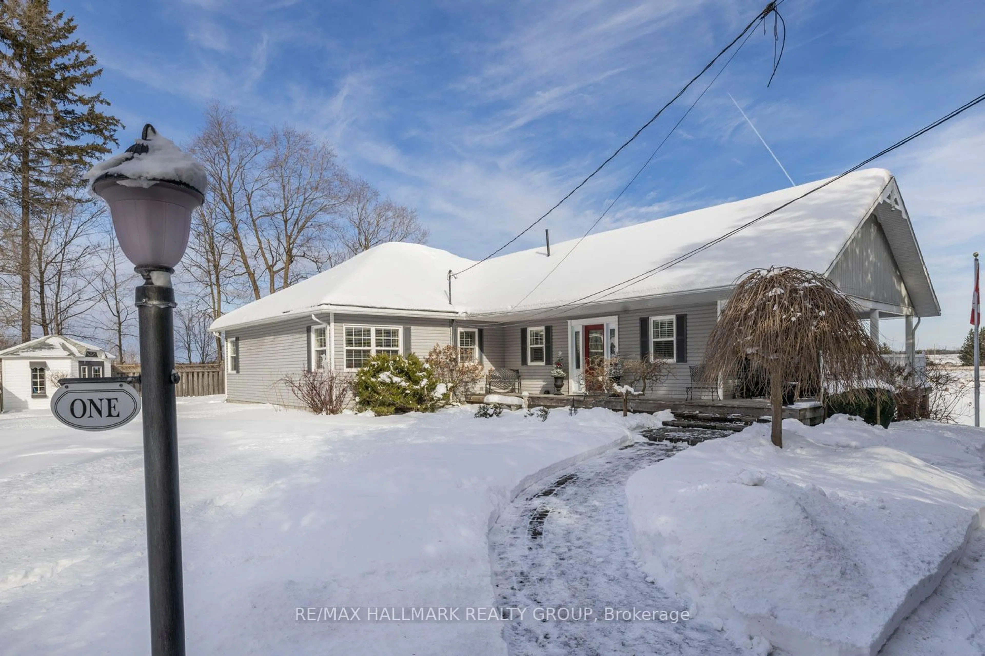 A pic from outside/outdoor area/front of a property/back of a property/a pic from drone, street for 1 Rideau Glen Dr, Country Place - Pineglen - Crestview and Area Ontario K2C 3H1