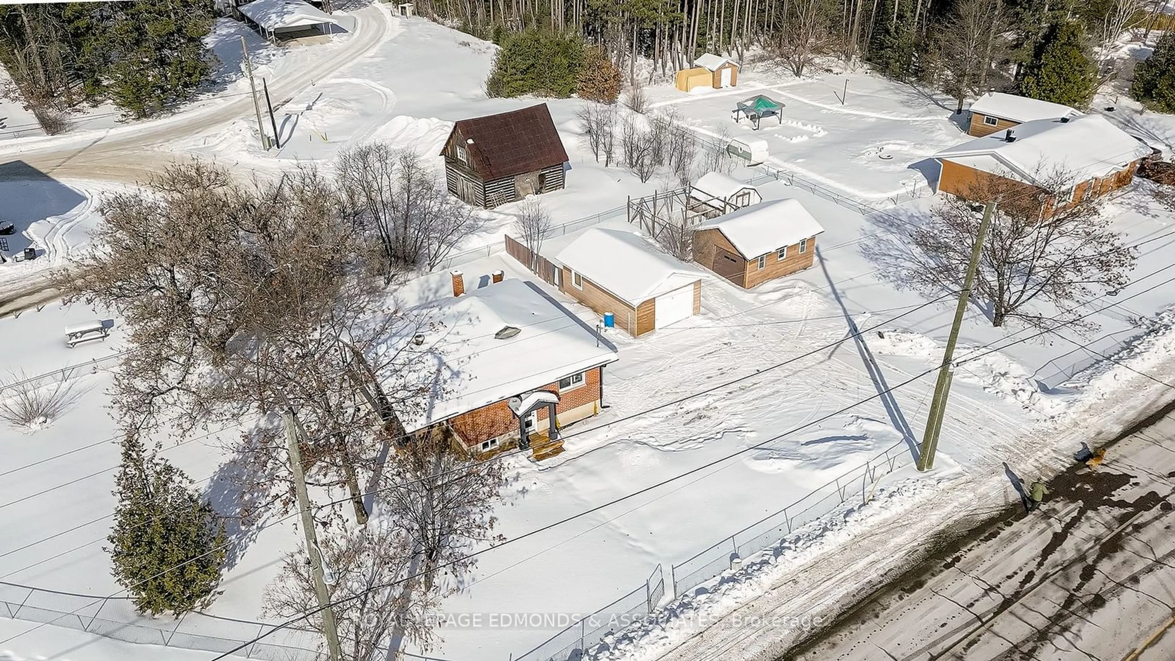 A pic from outside/outdoor area/front of a property/back of a property/a pic from drone, building for 3 Plant Rd, Laurentian Hills Ontario K0J 1J0