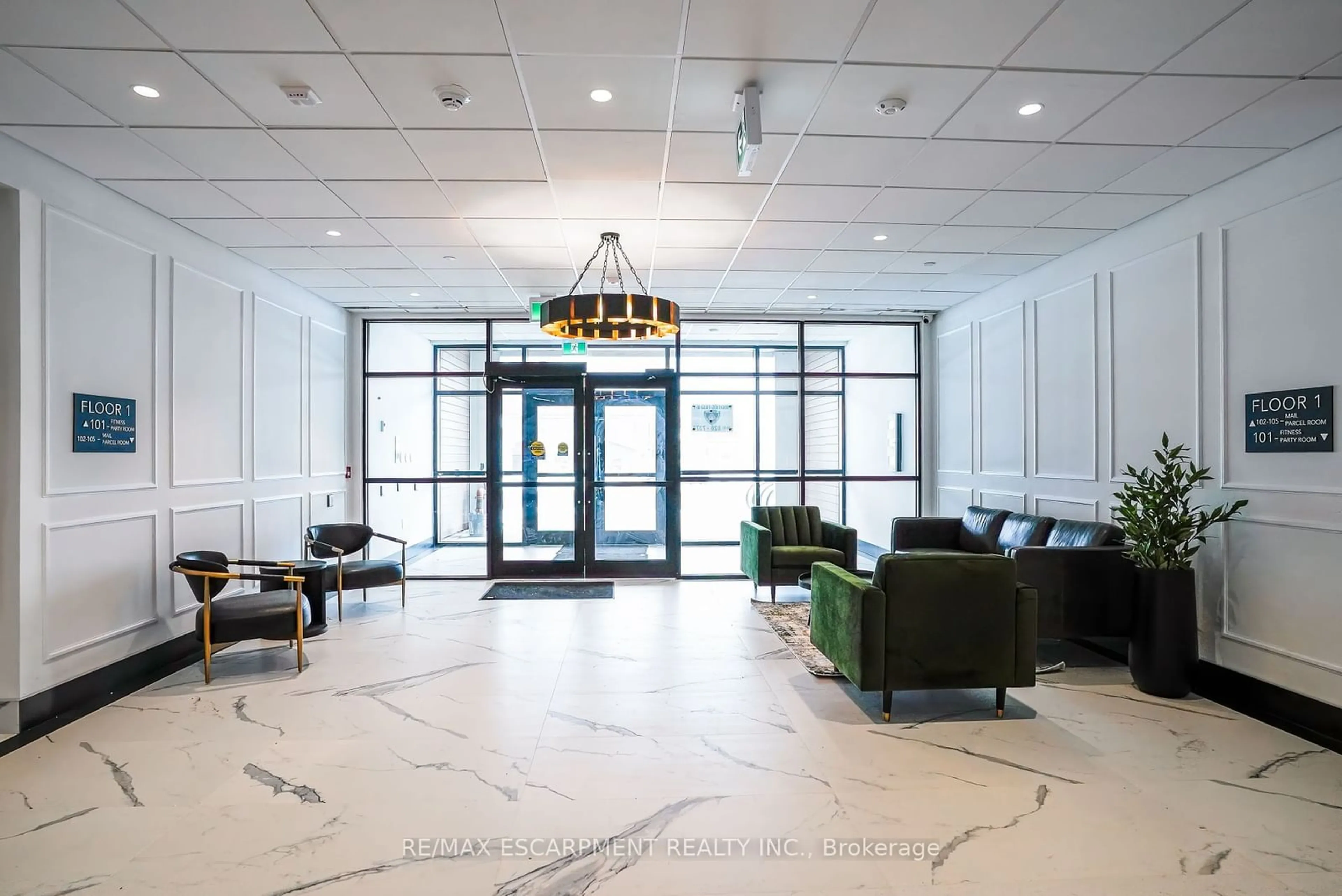 Lobby for 1936 Rymal Rd #510, Hamilton Ontario L0R 1P0