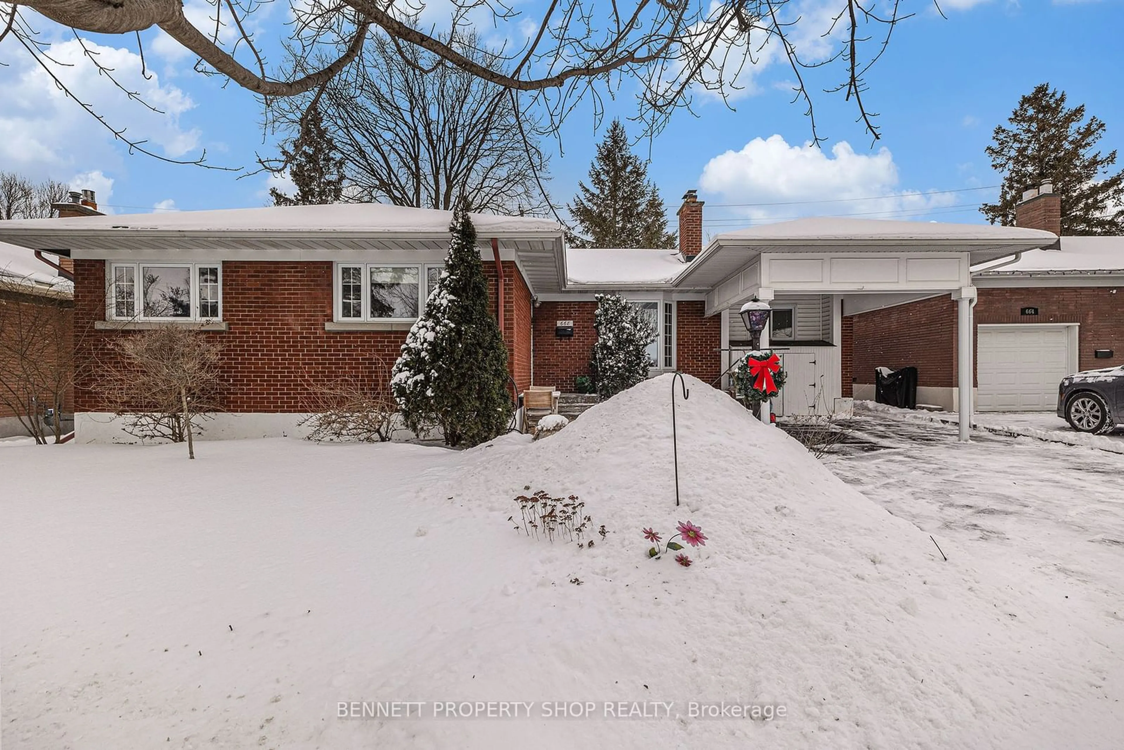 A pic from outside/outdoor area/front of a property/back of a property/a pic from drone, street for 668 Chapman Blvd, Elmvale Acres and Area Ontario K1G 1T6