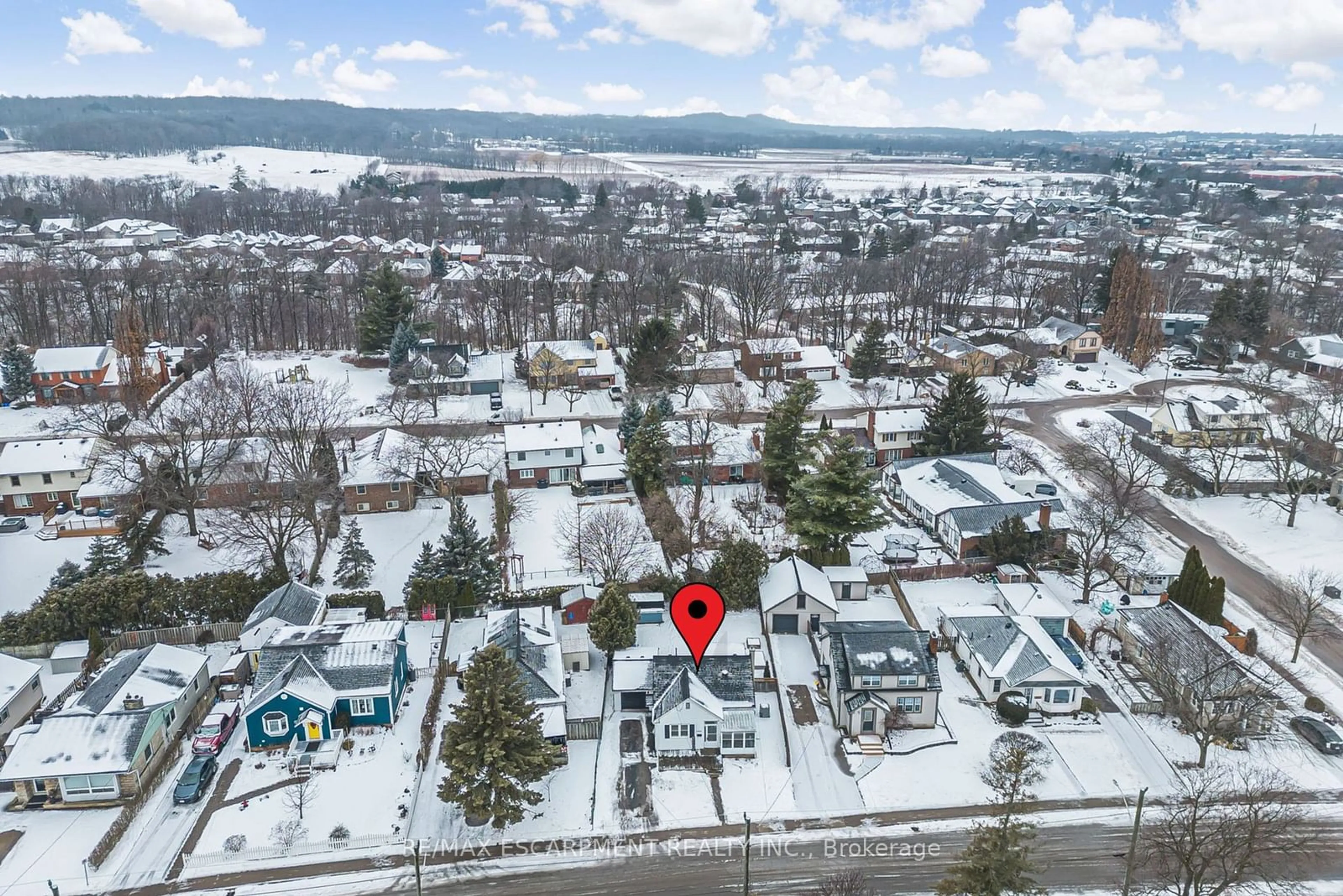 A pic from outside/outdoor area/front of a property/back of a property/a pic from drone, water/lake/river/ocean view for 4264 Crescent Ave, Lincoln Ontario L0R 1B8