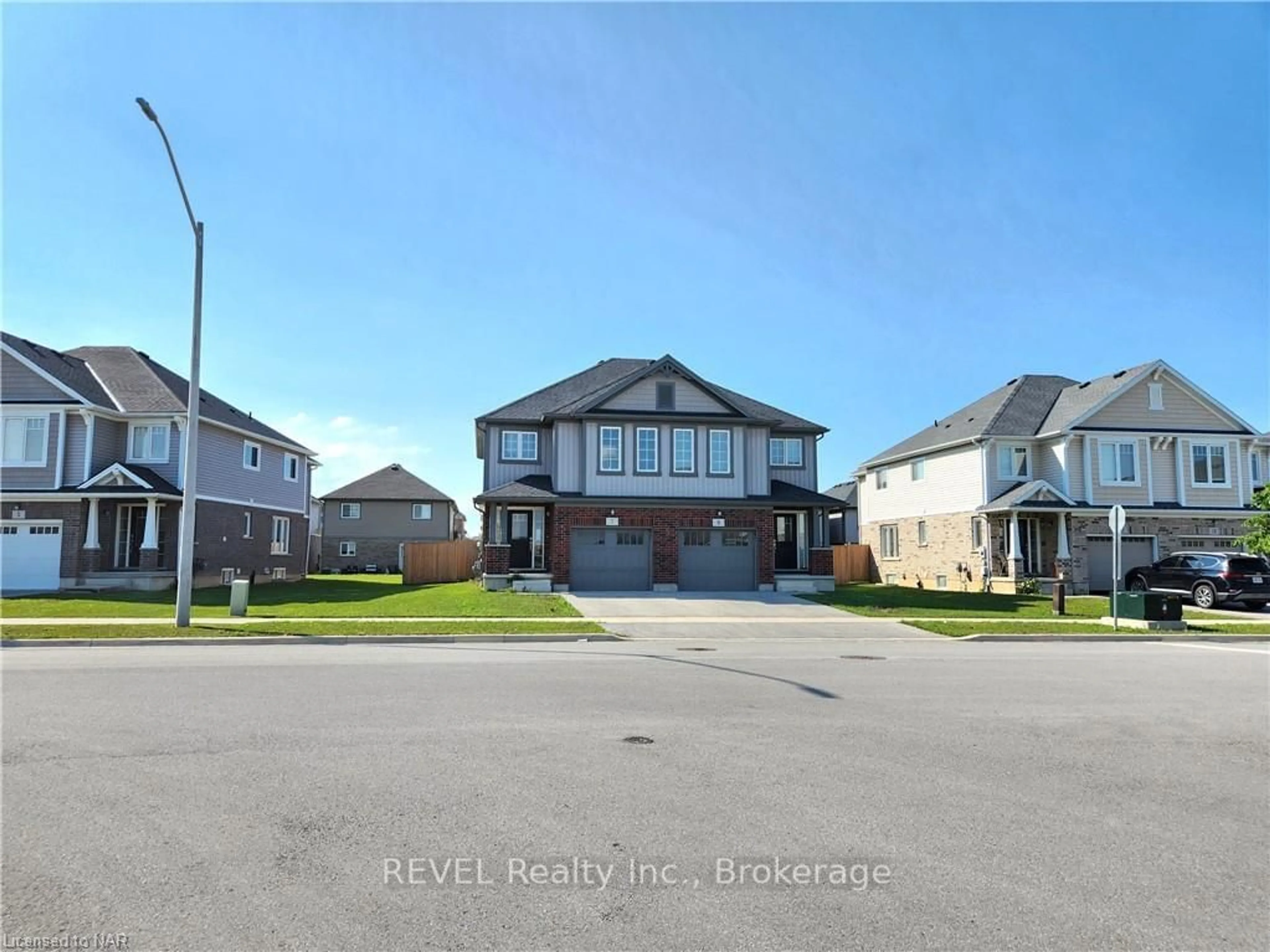 A pic from outside/outdoor area/front of a property/back of a property/a pic from drone, street for 7 Hawthorn Ave, Thorold Ontario L2V 0H9