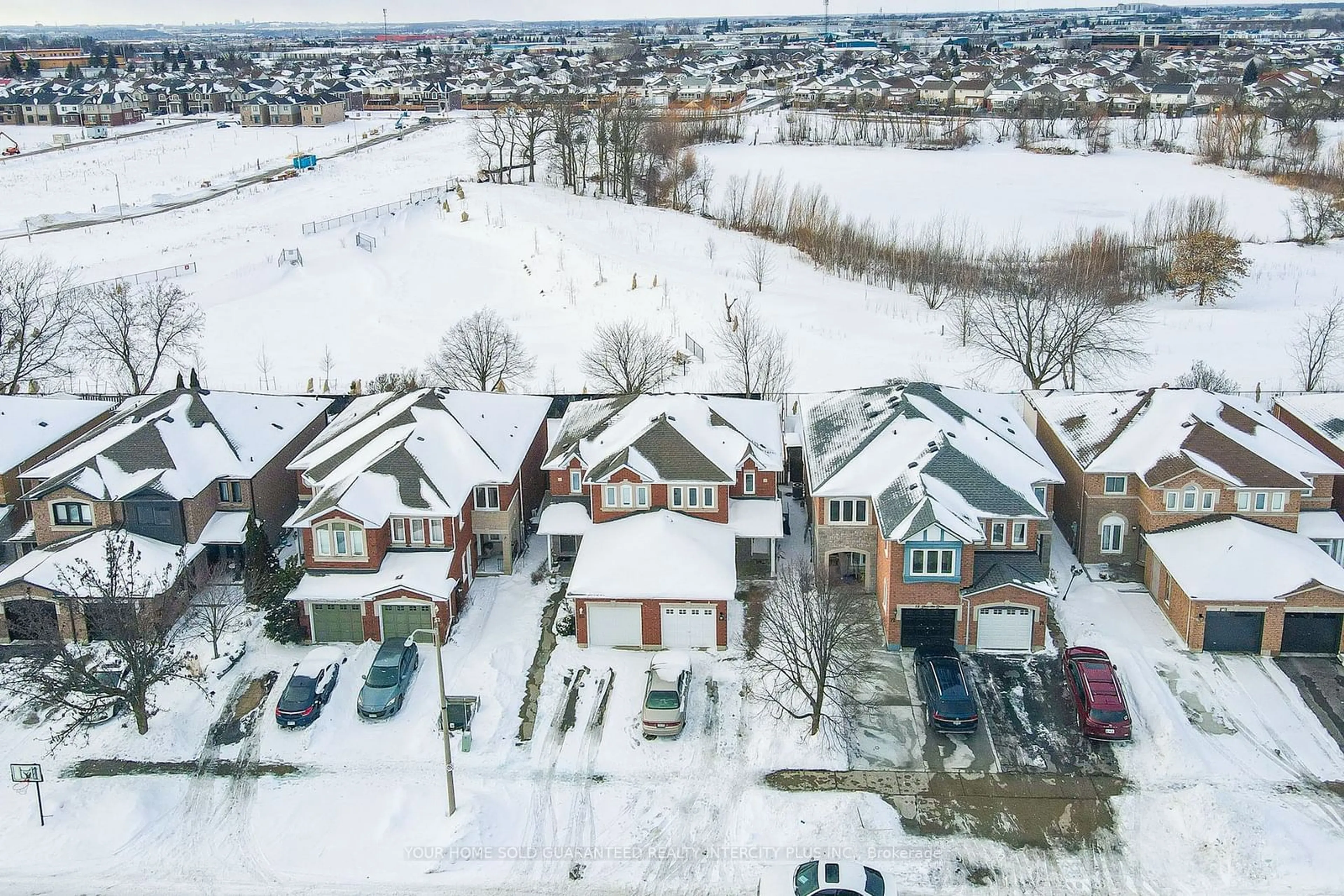 A pic from outside/outdoor area/front of a property/back of a property/a pic from drone, street for 68 Stonecairn Dr, Cambridge Ontario N1T 1W3