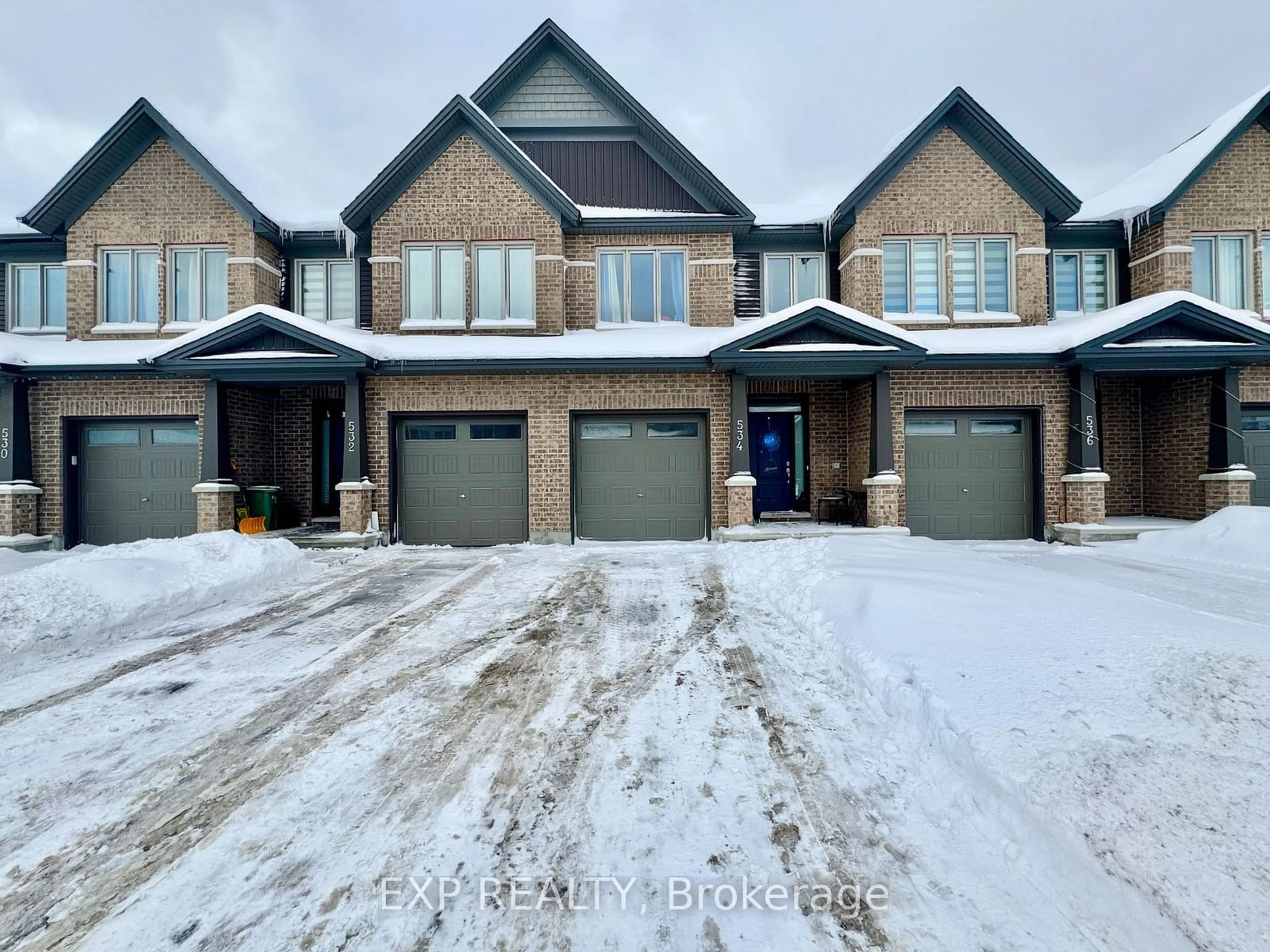 A pic from outside/outdoor area/front of a property/back of a property/a pic from drone, street for 534 Muscari St, Blossom Park - Airport and Area Ontario K1T 0S3