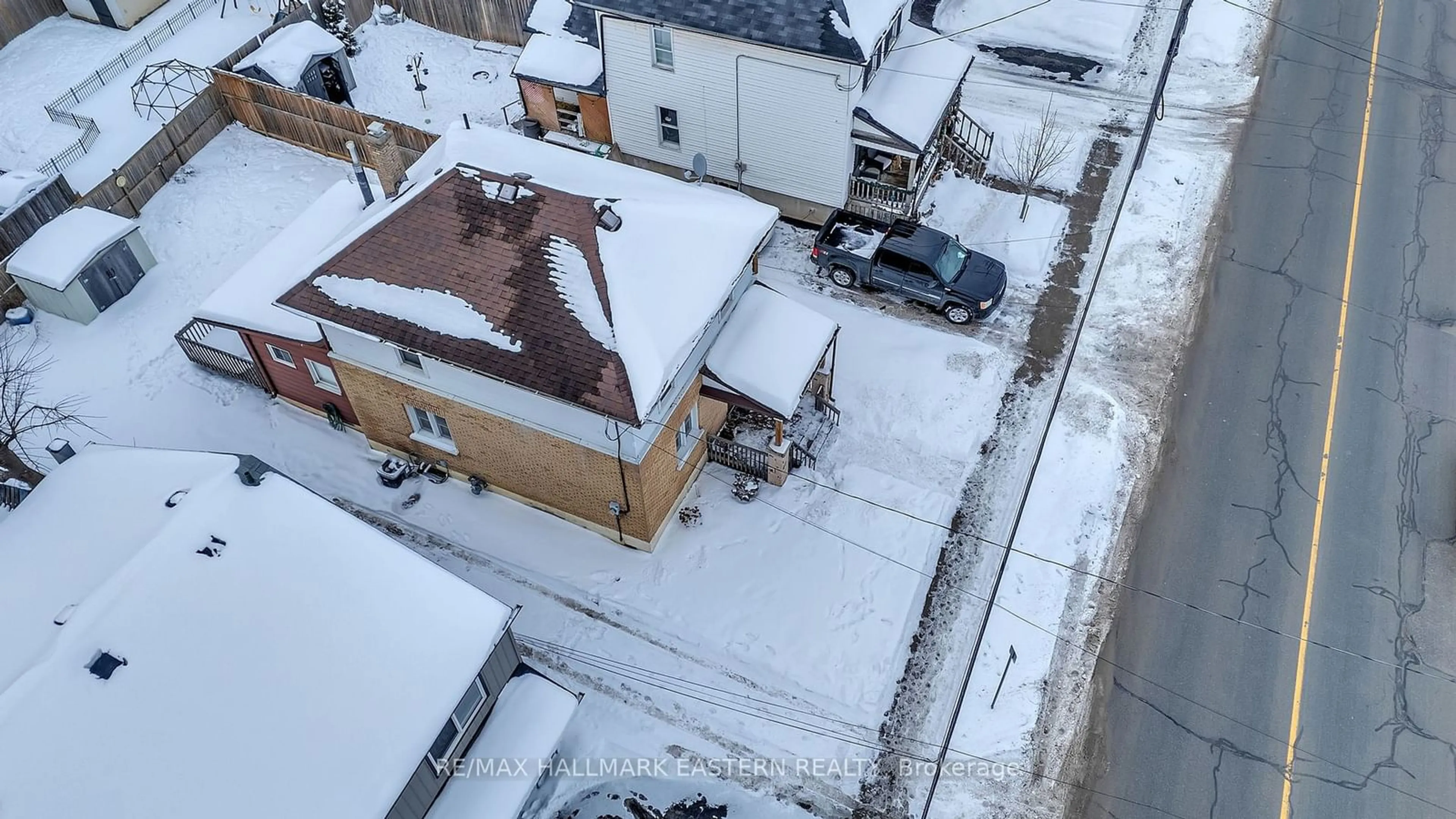 A pic from outside/outdoor area/front of a property/back of a property/a pic from drone, street for 771 Lock St, Peterborough Ontario K9J 2Z5