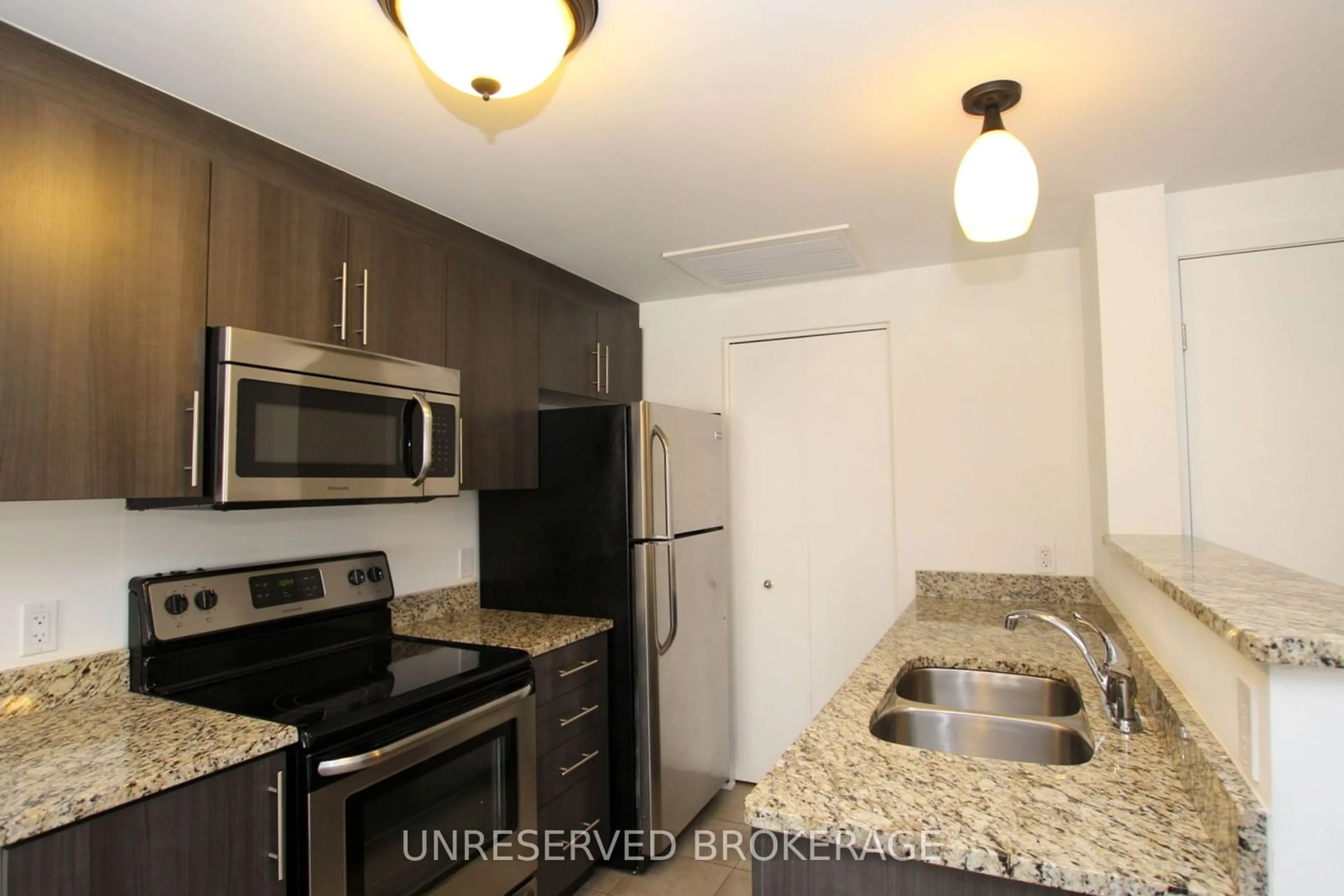 Standard kitchen, unknown for 140 Daly Ave, Lower Town - Sandy Hill Ontario K1N 6E7