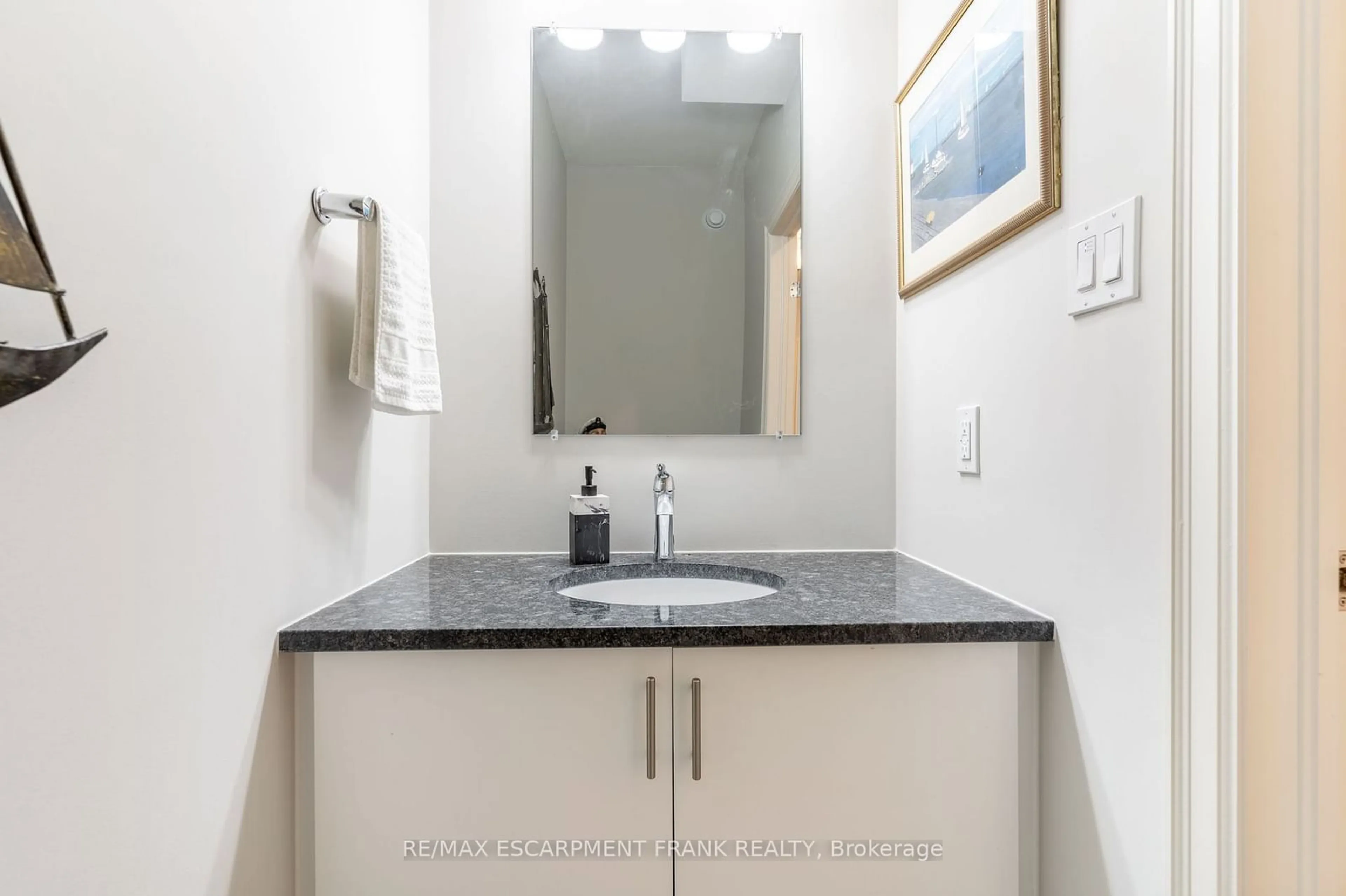 Standard bathroom, ceramic/tile floor for 18 TAMARACK Way, Norfolk Ontario N3Y 4Z6