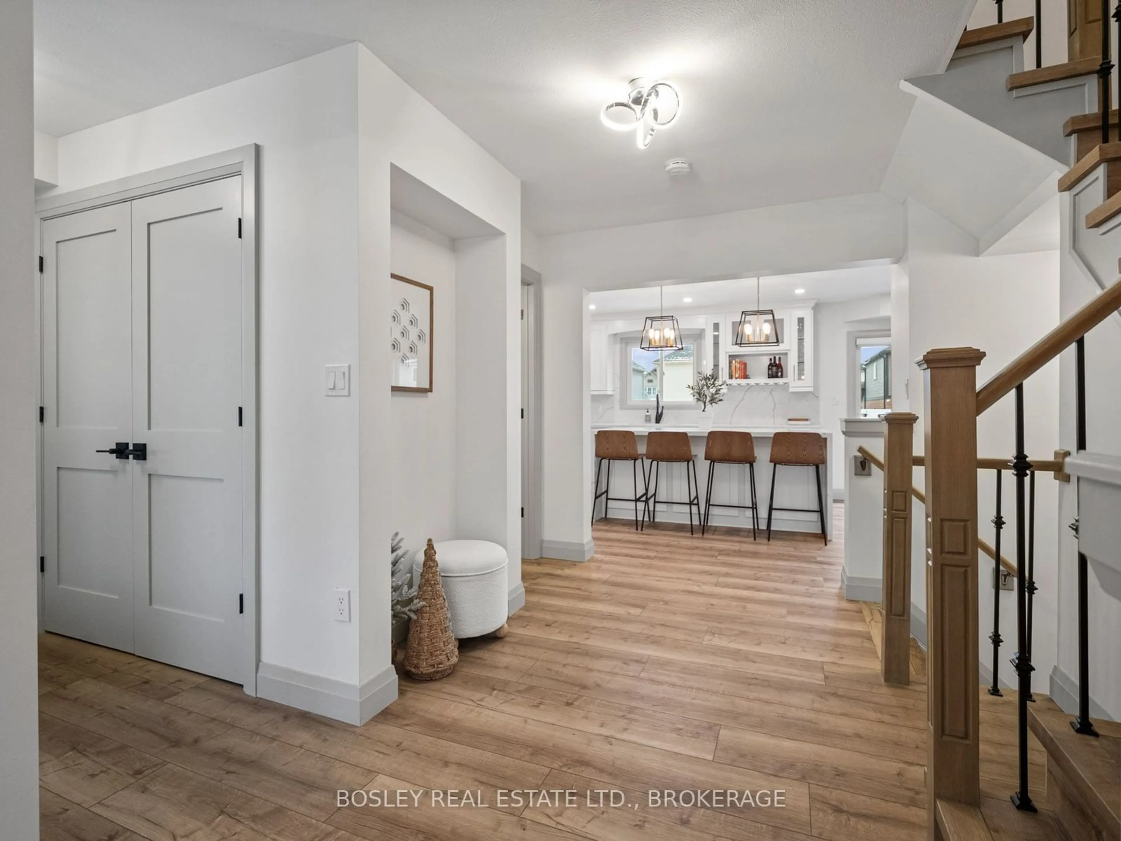 Indoor entryway for 73 Bergenstein Cres, Pelham Ontario L0S 1E6