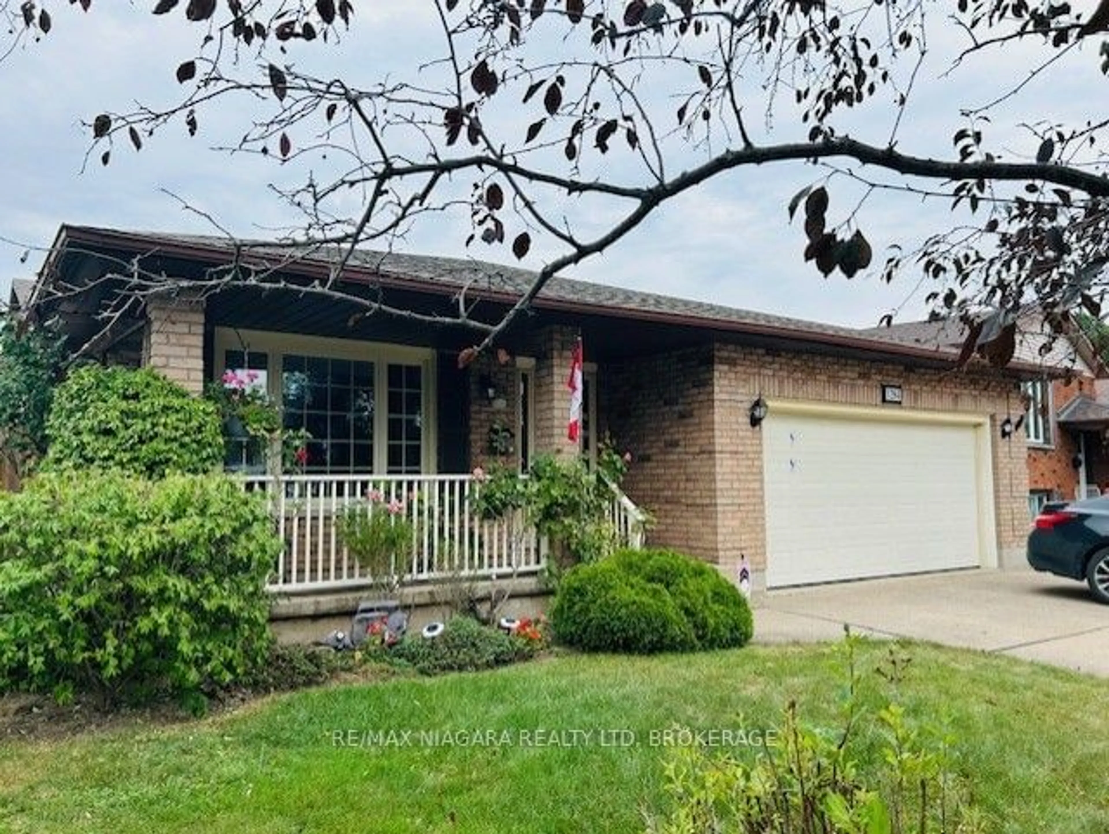 Home with brick exterior material, street for 3284 Tramore Cres, Niagara Falls Ontario L2G 7P8