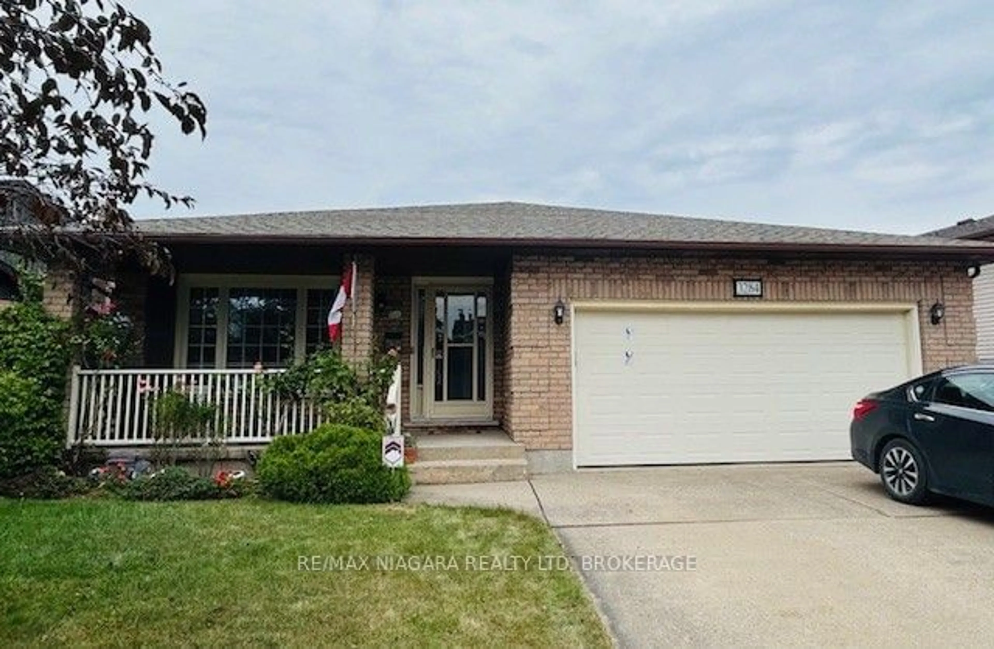 Home with brick exterior material, street for 3284 Tramore Cres, Niagara Falls Ontario L2G 7P8