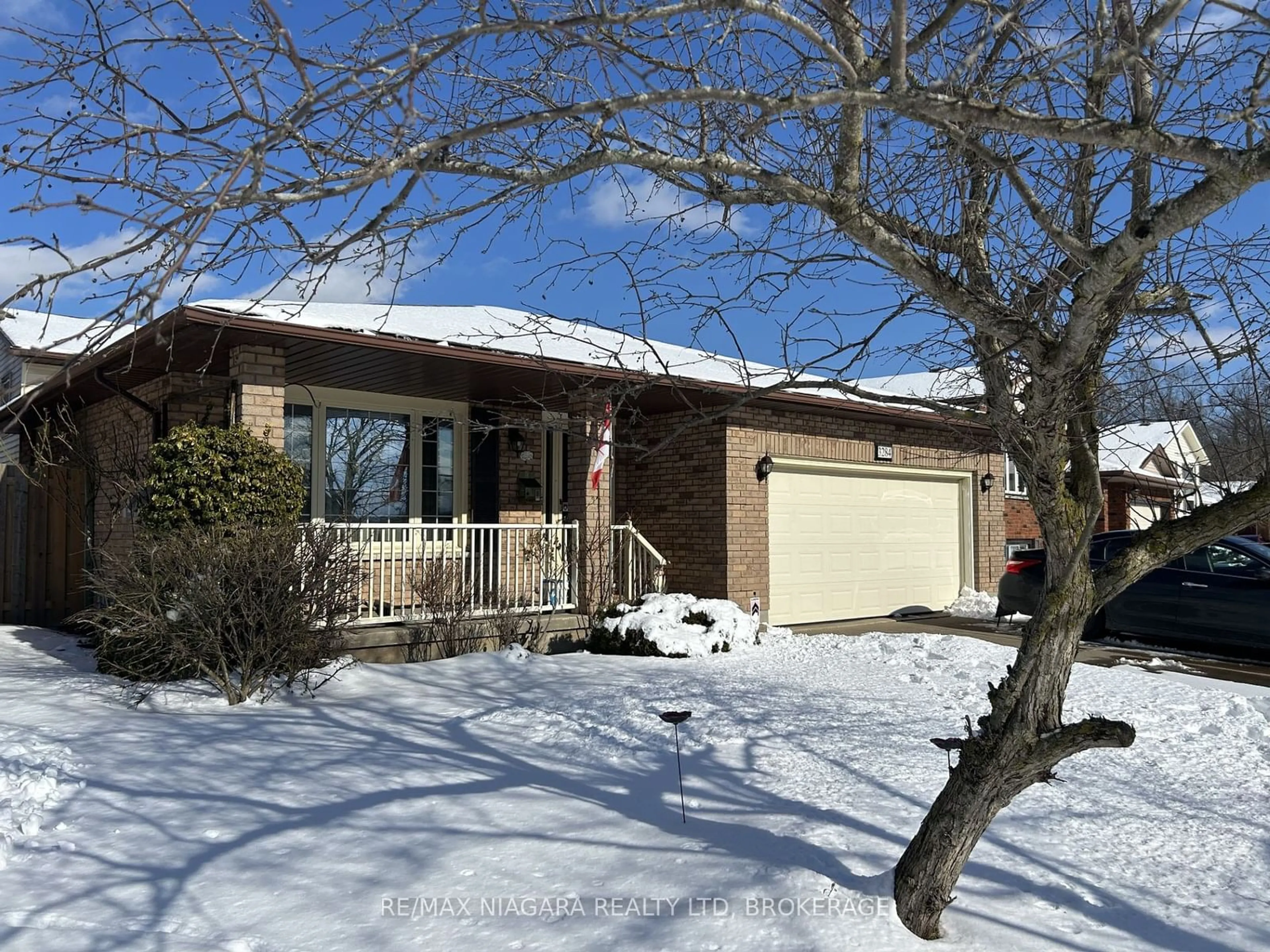 Home with brick exterior material, street for 3284 Tramore Cres, Niagara Falls Ontario L2G 7P8