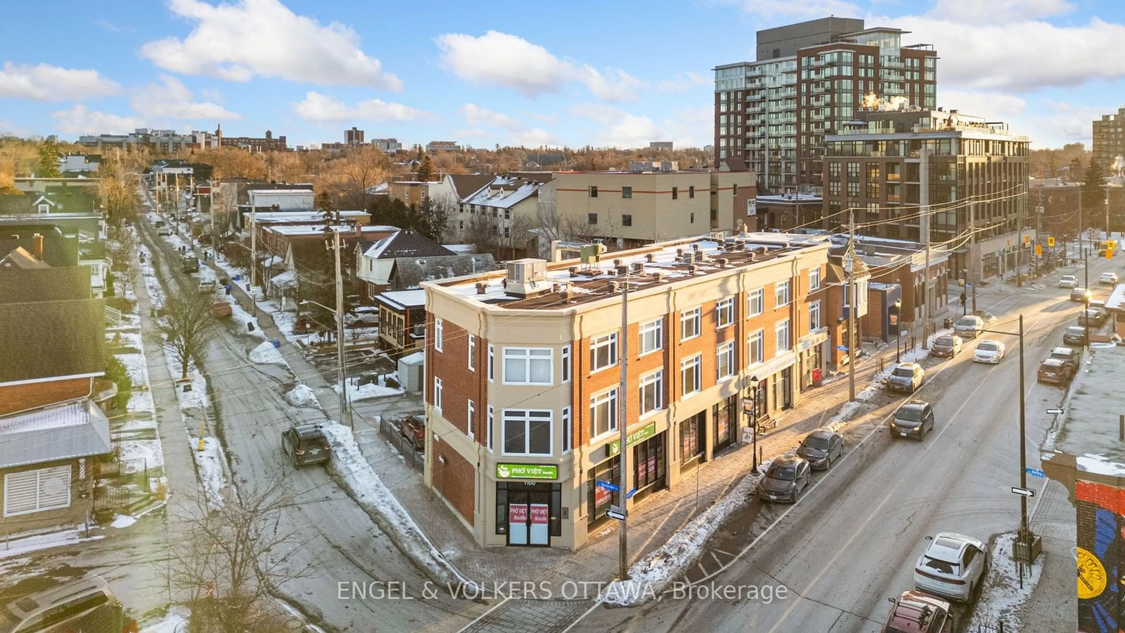 A pic from outside/outdoor area/front of a property/back of a property/a pic from drone, city buildings view from balcony for 4 Sherbrooke Ave #3, West Centre Town Ontario K1Y 1R7