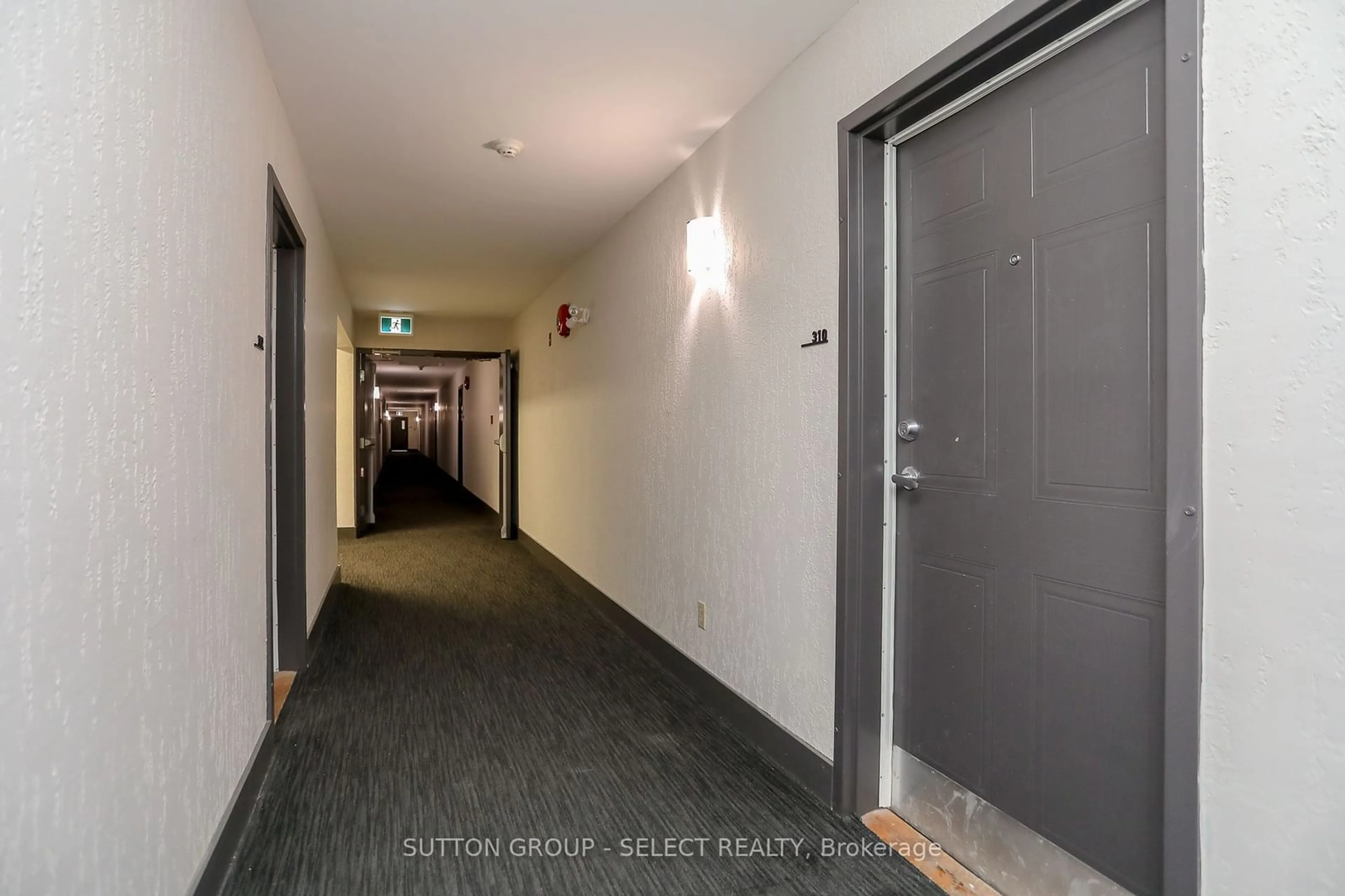 Indoor foyer for 2228 Trafalgar St #310, London Ontario N5V 4J8