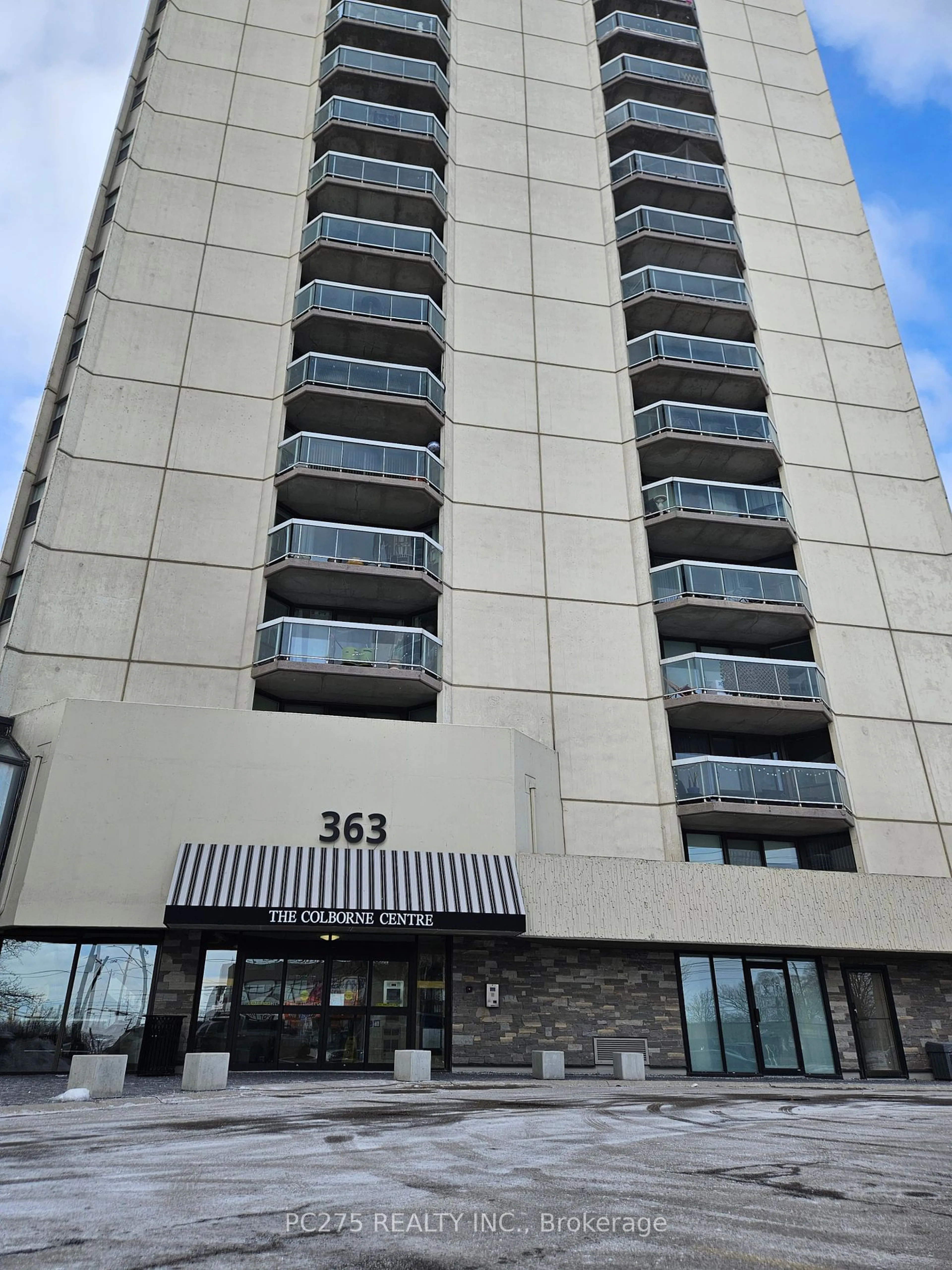 Indoor foyer for 363 Colborne St #2104, London Ontario N6B 3N3