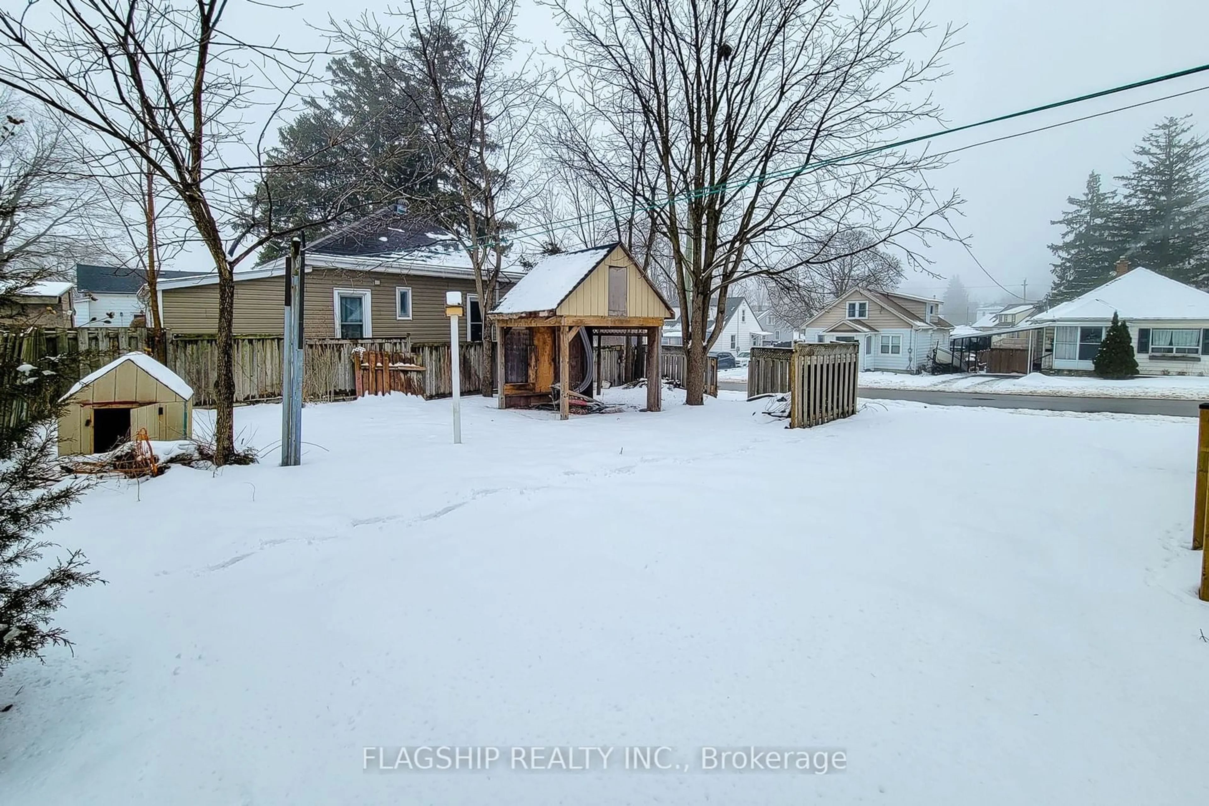 A pic from outside/outdoor area/front of a property/back of a property/a pic from drone, street for 727 College Ave, Woodstock Ontario N4S 2C7