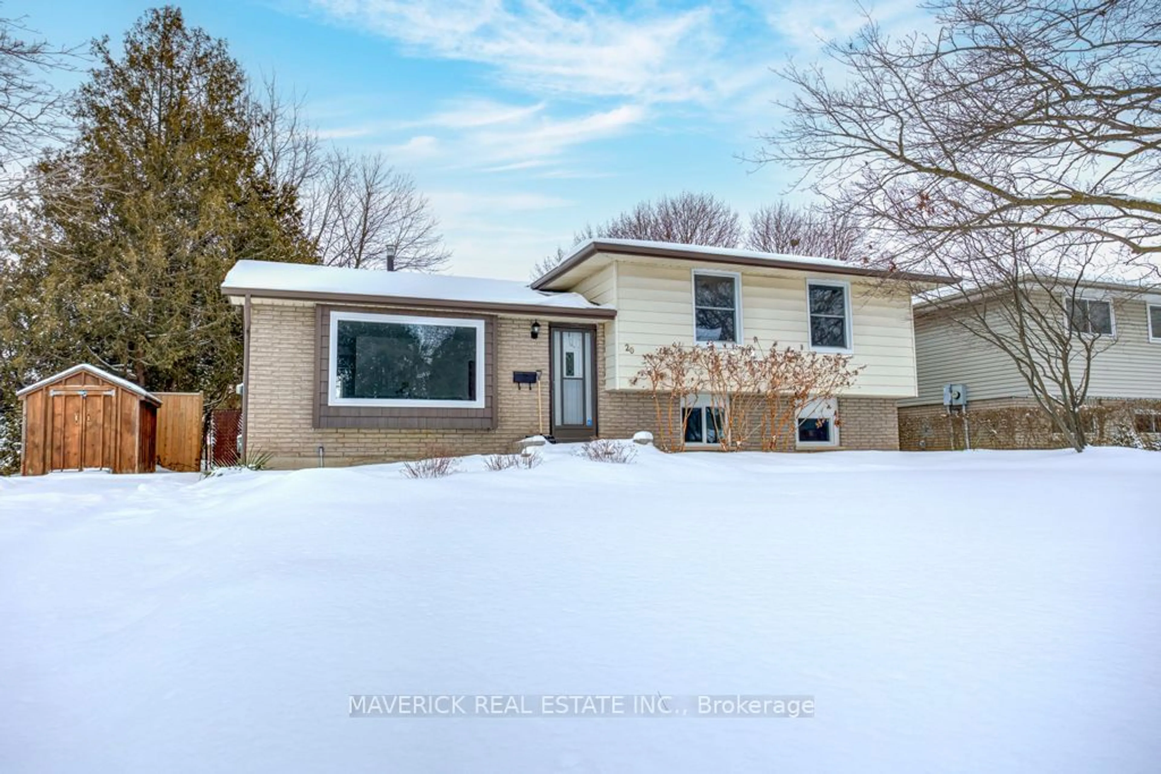 Home with vinyl exterior material, street for 20 GLENN Ave, Ingersoll Ontario N5C 2C8