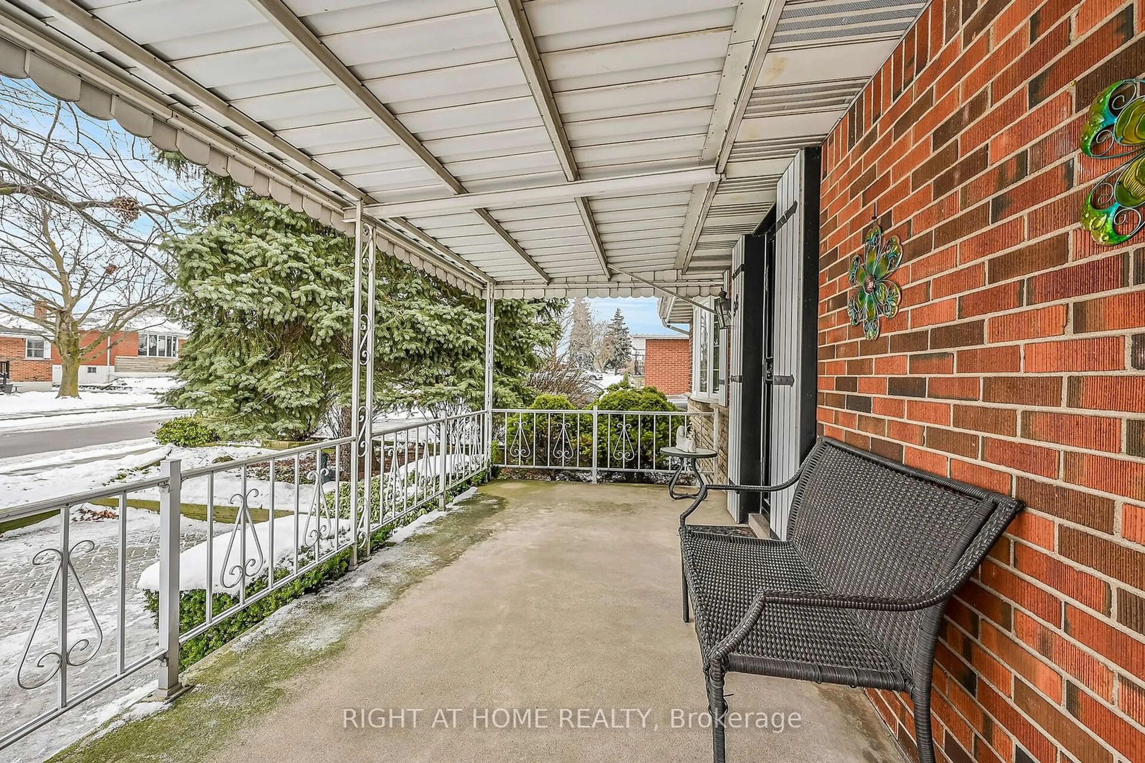 Patio, street for 98 Welbourn Dr, Hamilton Ontario L9A 3N4