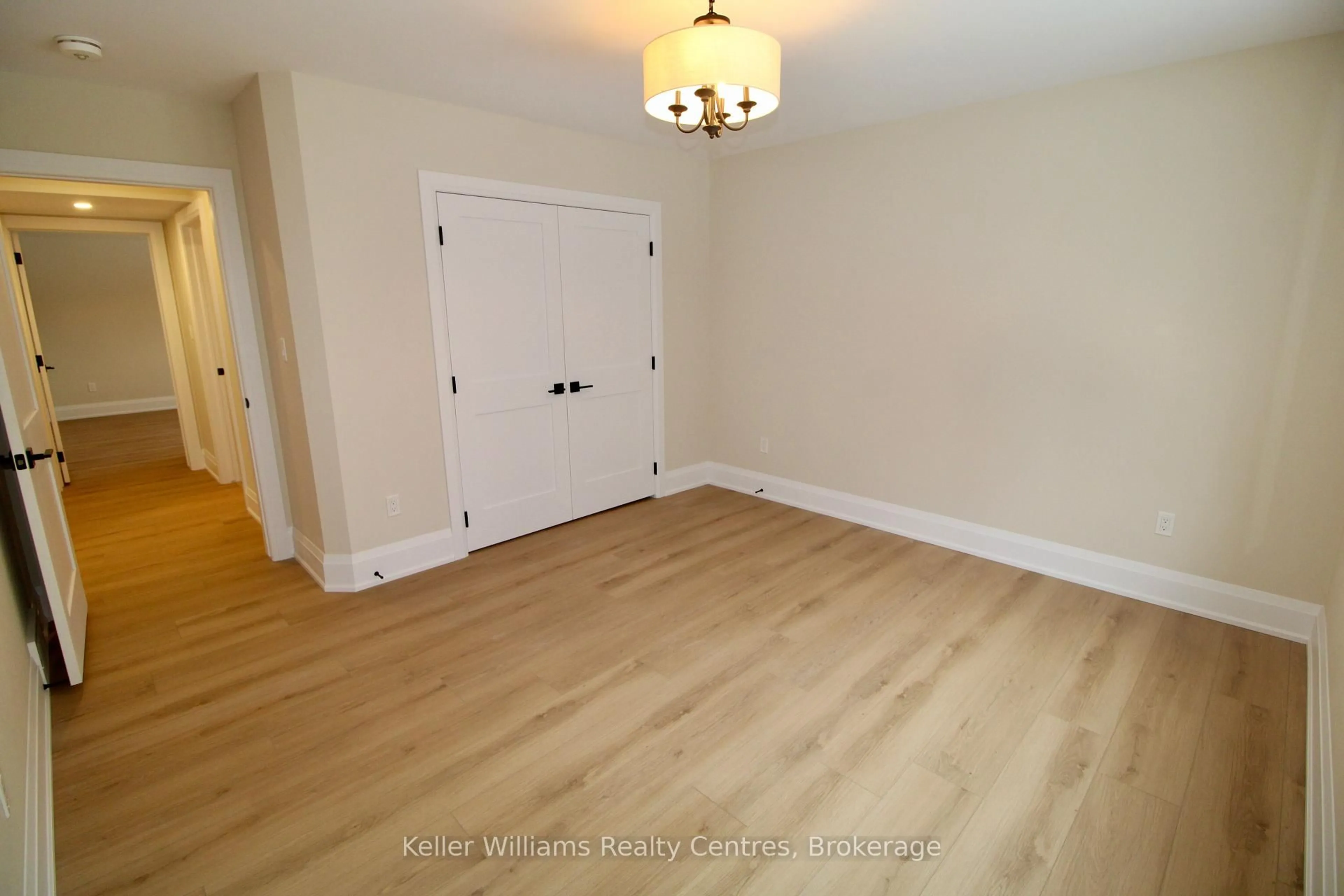 A pic of a room for 776 20th St, Hanover Ontario N4N 0C5