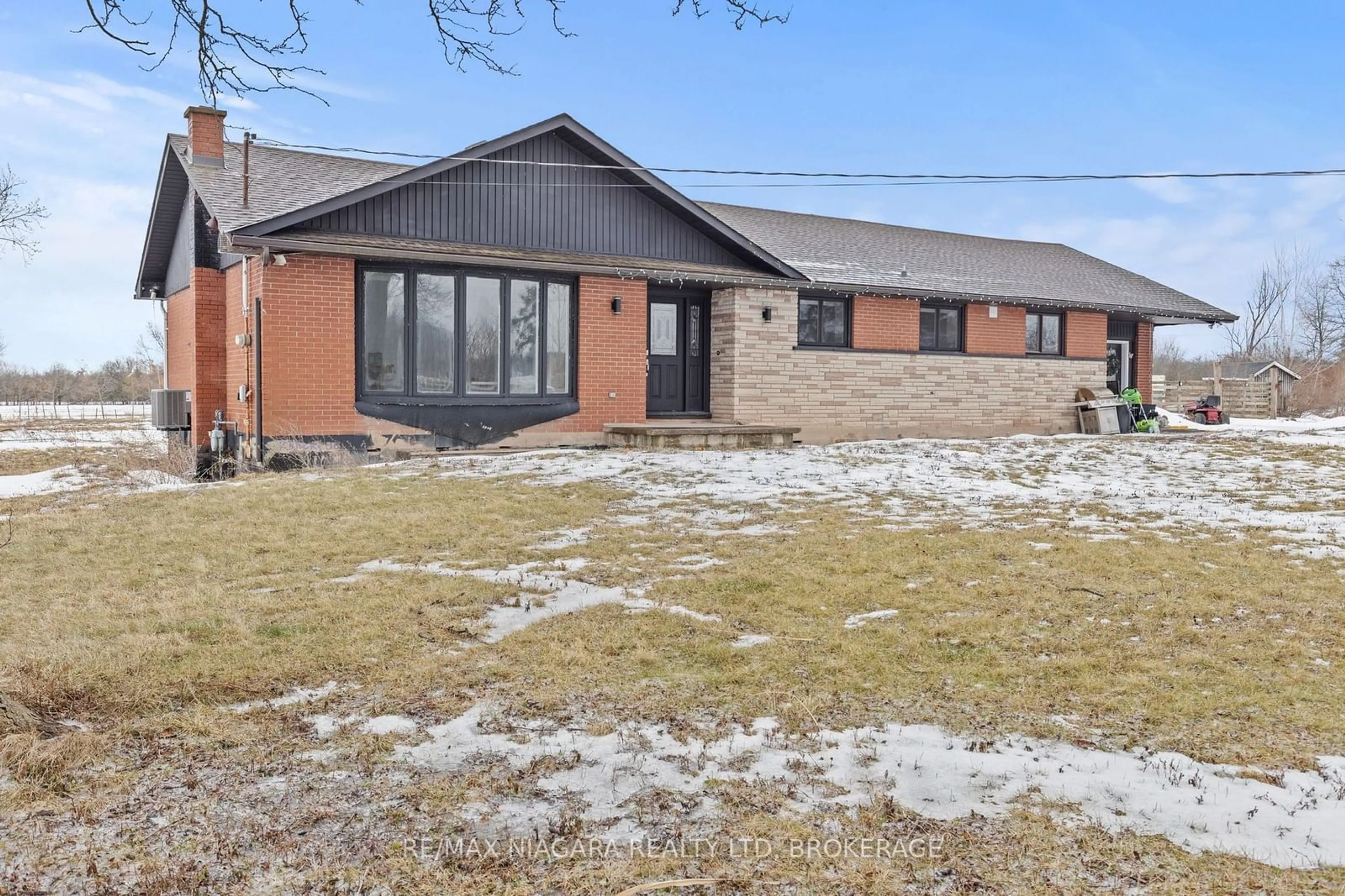 Home with brick exterior material, unknown for 2765 GARRISON Rd, Fort Erie Ontario L0S 1N0